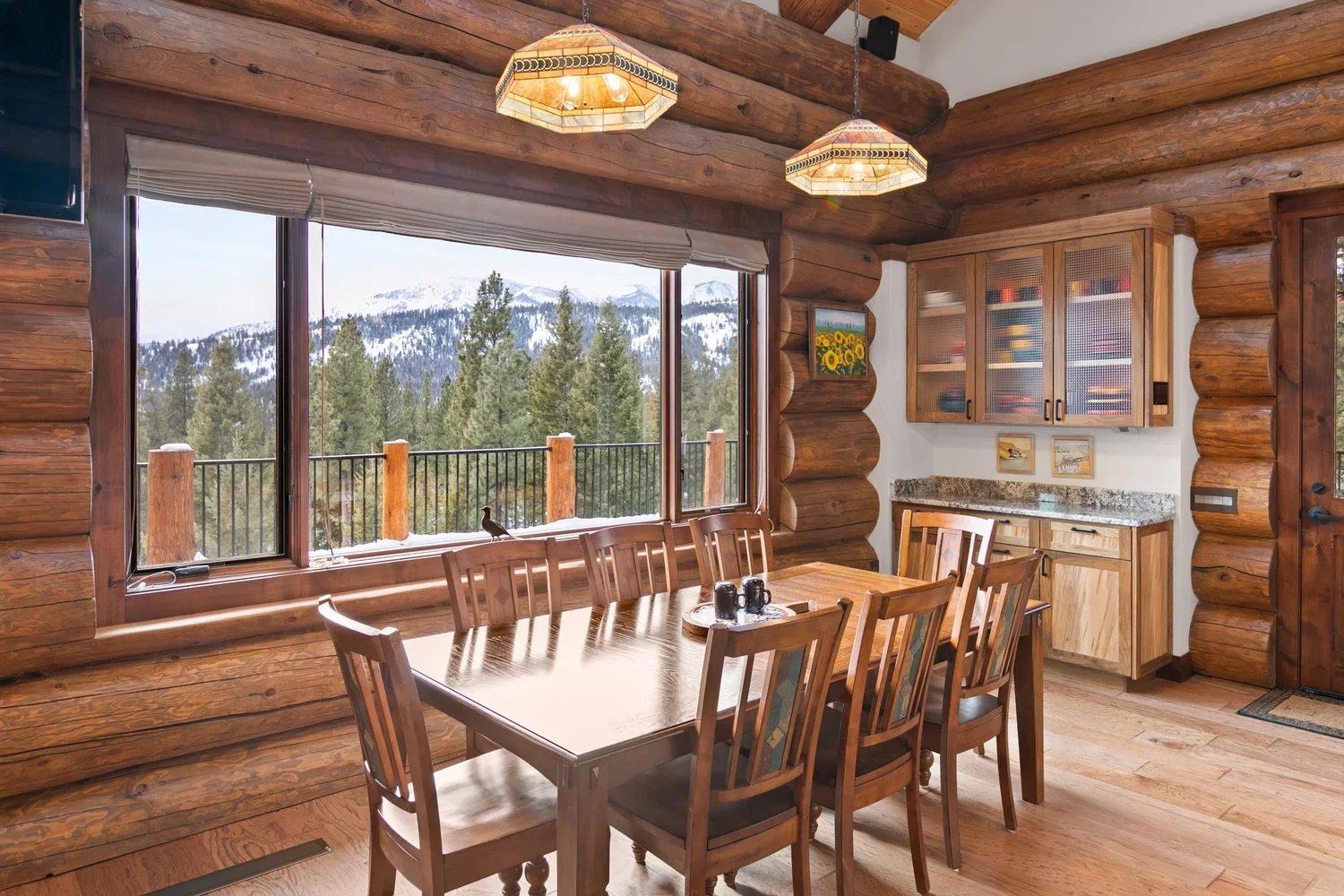dining-room-in-missoula-mountains.webp