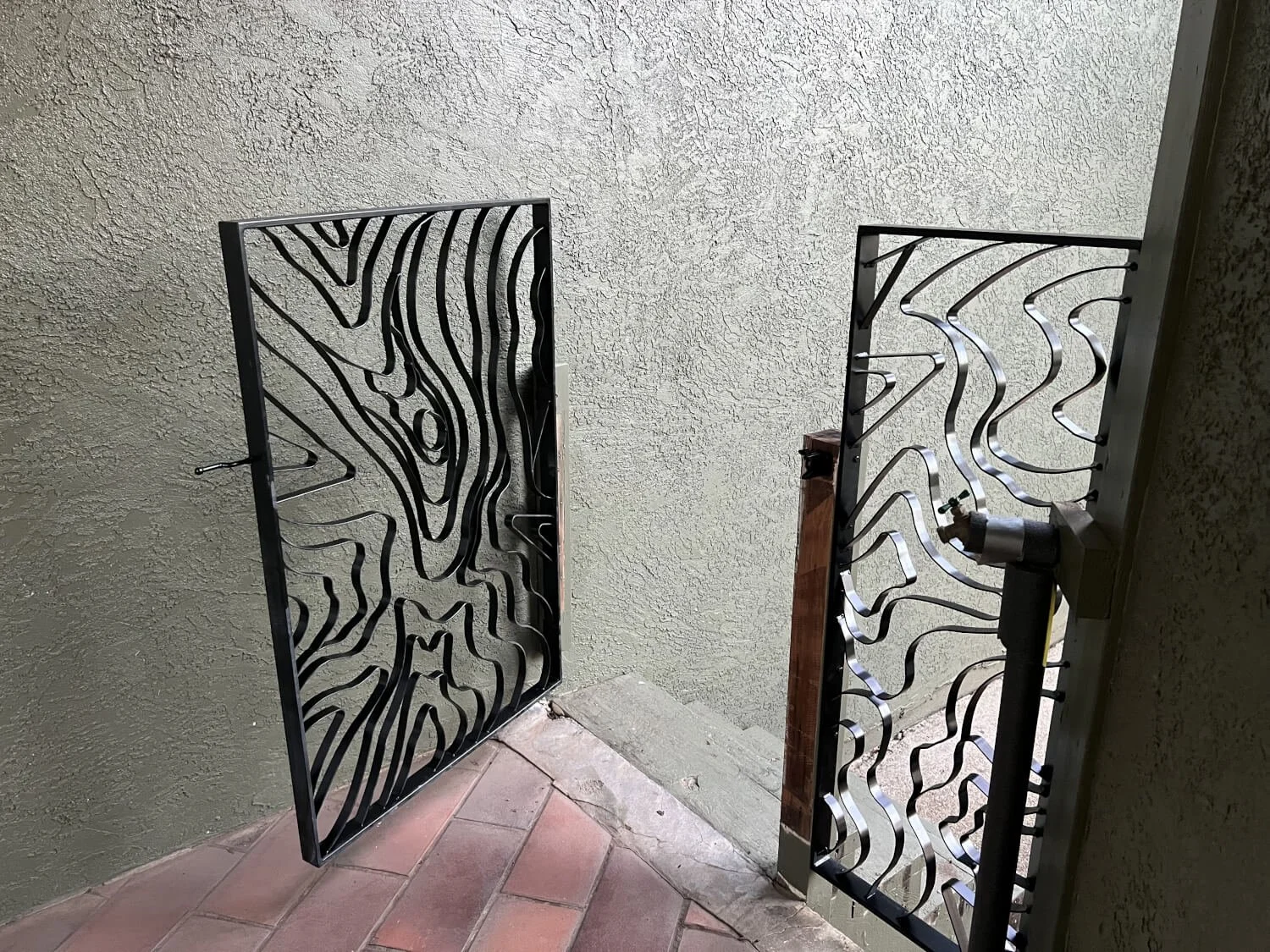 Steel breeze way gate Topograin Design made in Nevada County