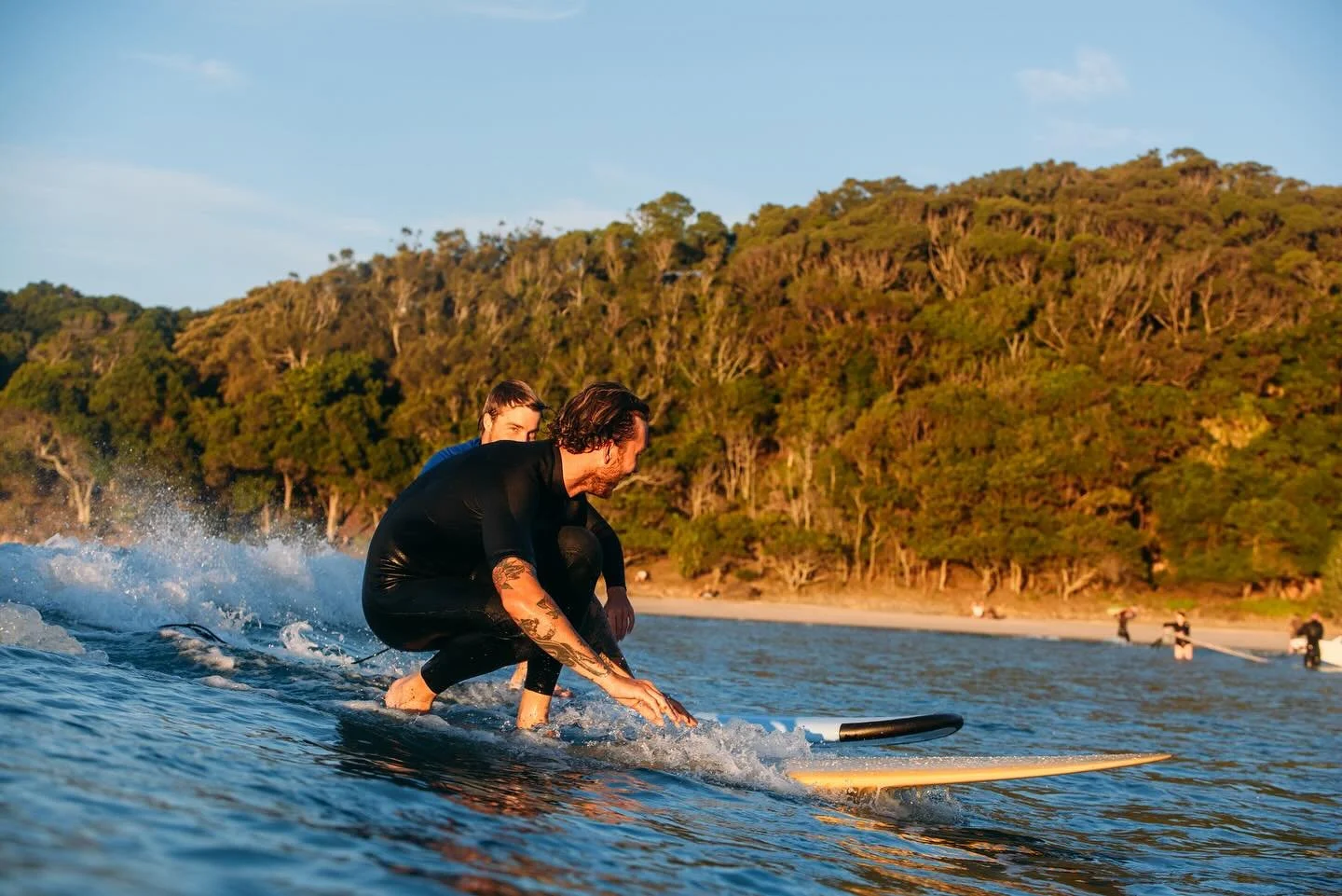 Party wave 📷 @johnwolfson #learntosurf #surfschool #surfcamp