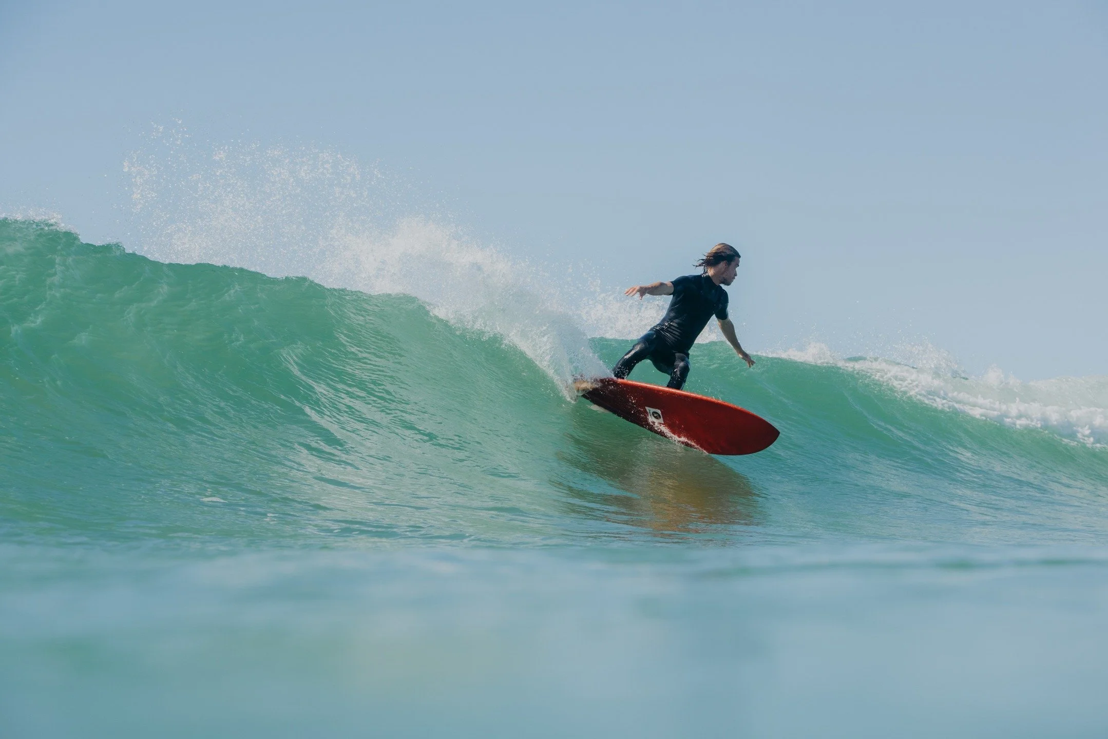 Riding a twin keel a while back by @dancingbarefoot_surfboards Photo @johnwolfson