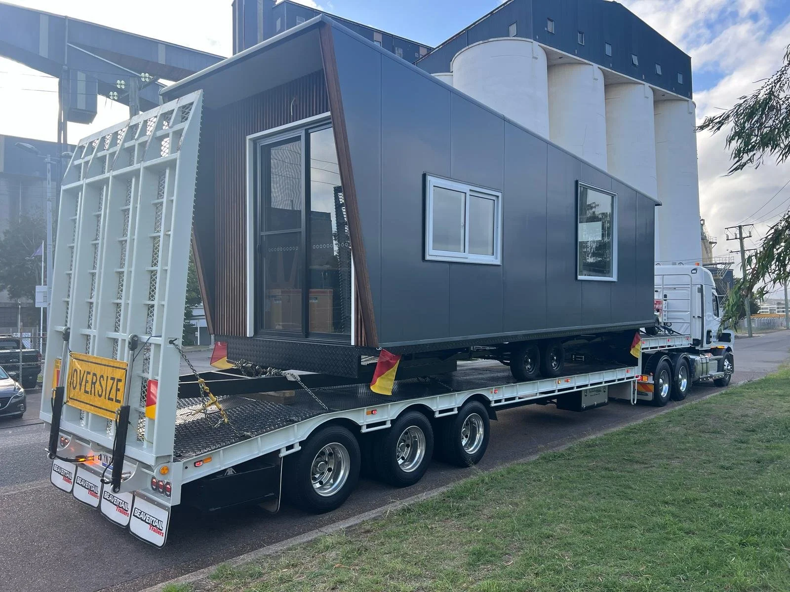 tiny-home-delivery-cpl-haulage.jpg