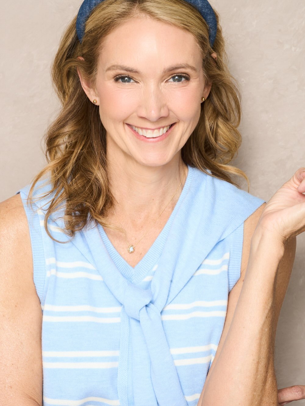 Thank you, @buckleysampson for styling some characters and having and eagle eye with clothes and @stephgirardheadshots for being so fun and directive! Living life! Building teams! Saying yes! Vulnerable as&hellip;. 💫❤️💫