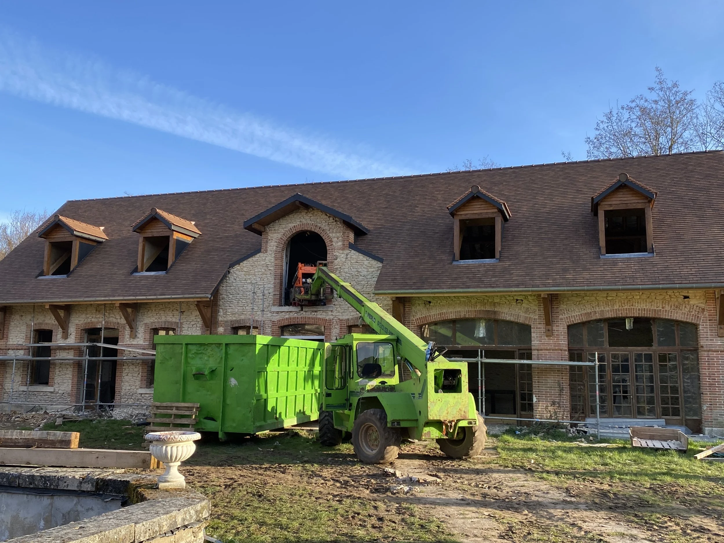 Evacuation déchets chantier accès étage micro chargeuse nettoyage lourd