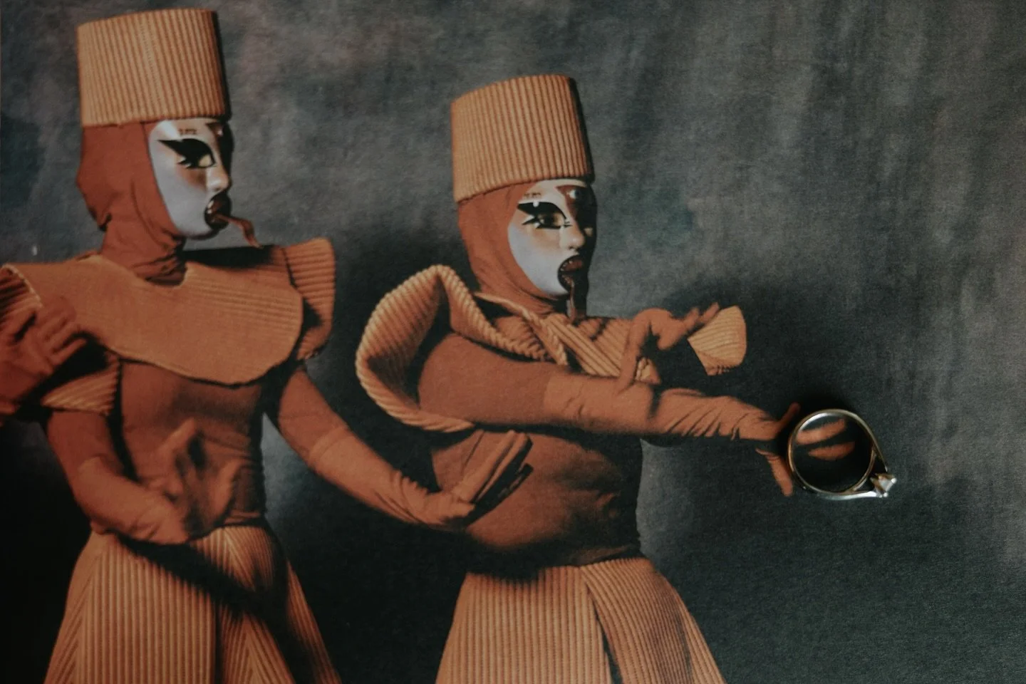 Ring ring ring &bull;|
.
.
.
.
.
#dorianweddings #wedding #weddingday #weddingring #anillodebodas #fotografodebodas