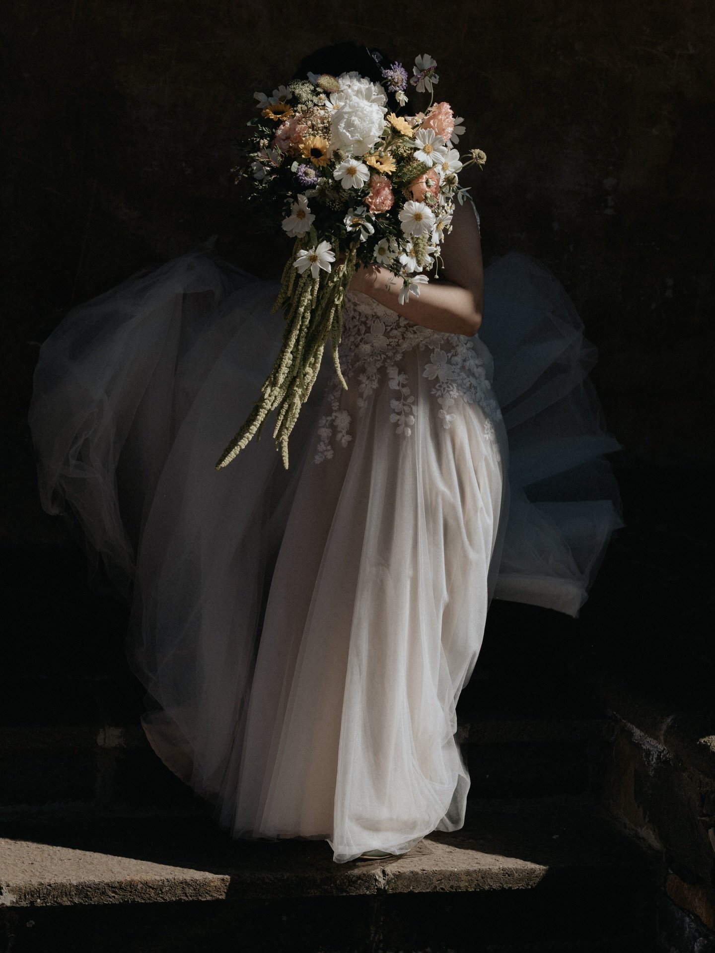 Turning moments into images that feel painted
.
.
.
.
#dorianweddings #editorialwedding #weddingphotography #fotografodebodas #bodasm&eacute;xico