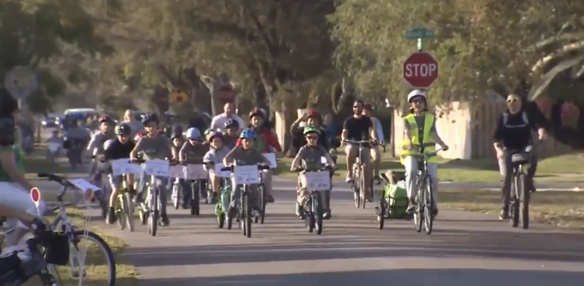 South Florida students trade car lines for neighborhood bike bus to get to school