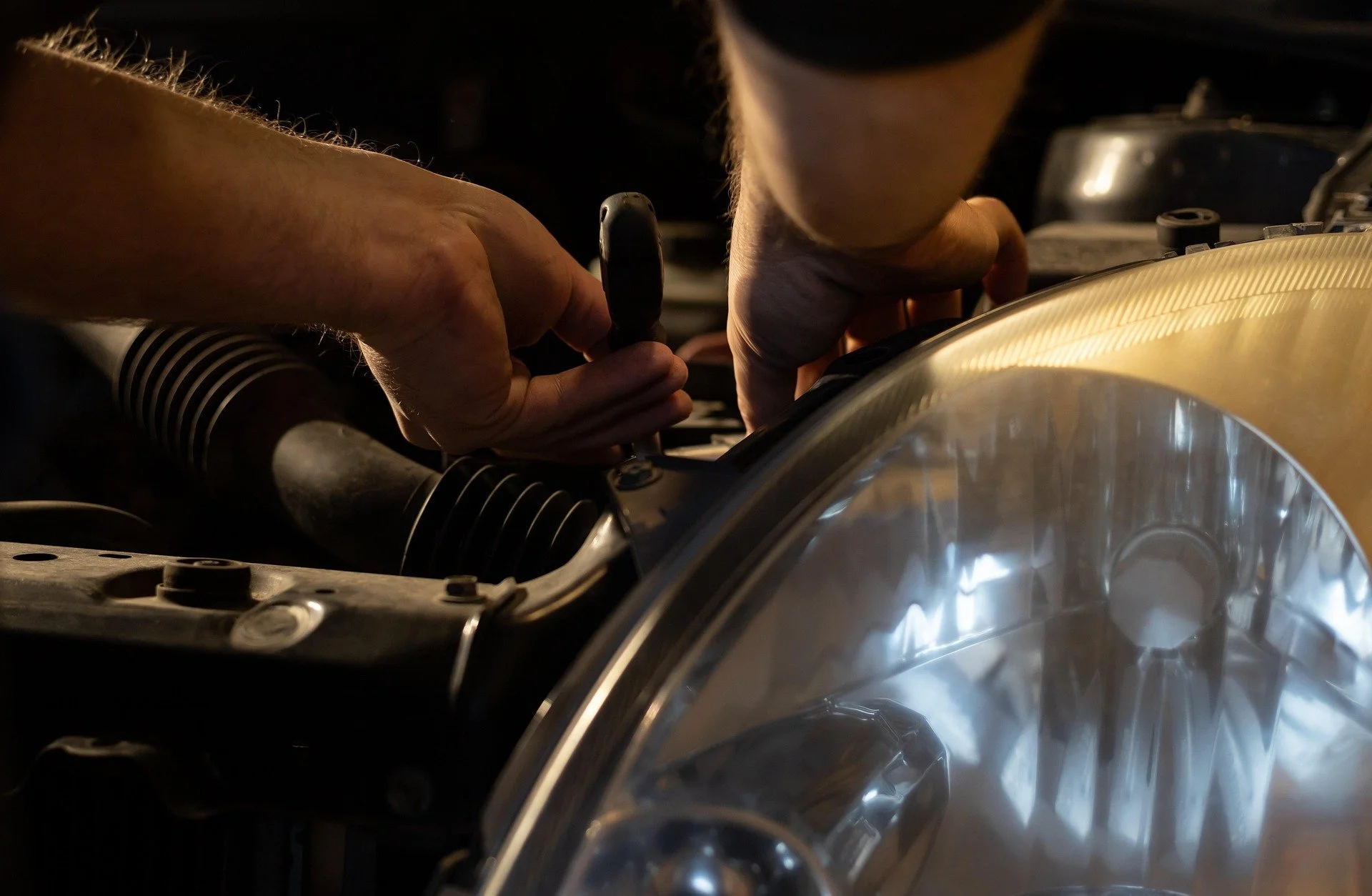 car-mechanic-6260377_1920.jpg