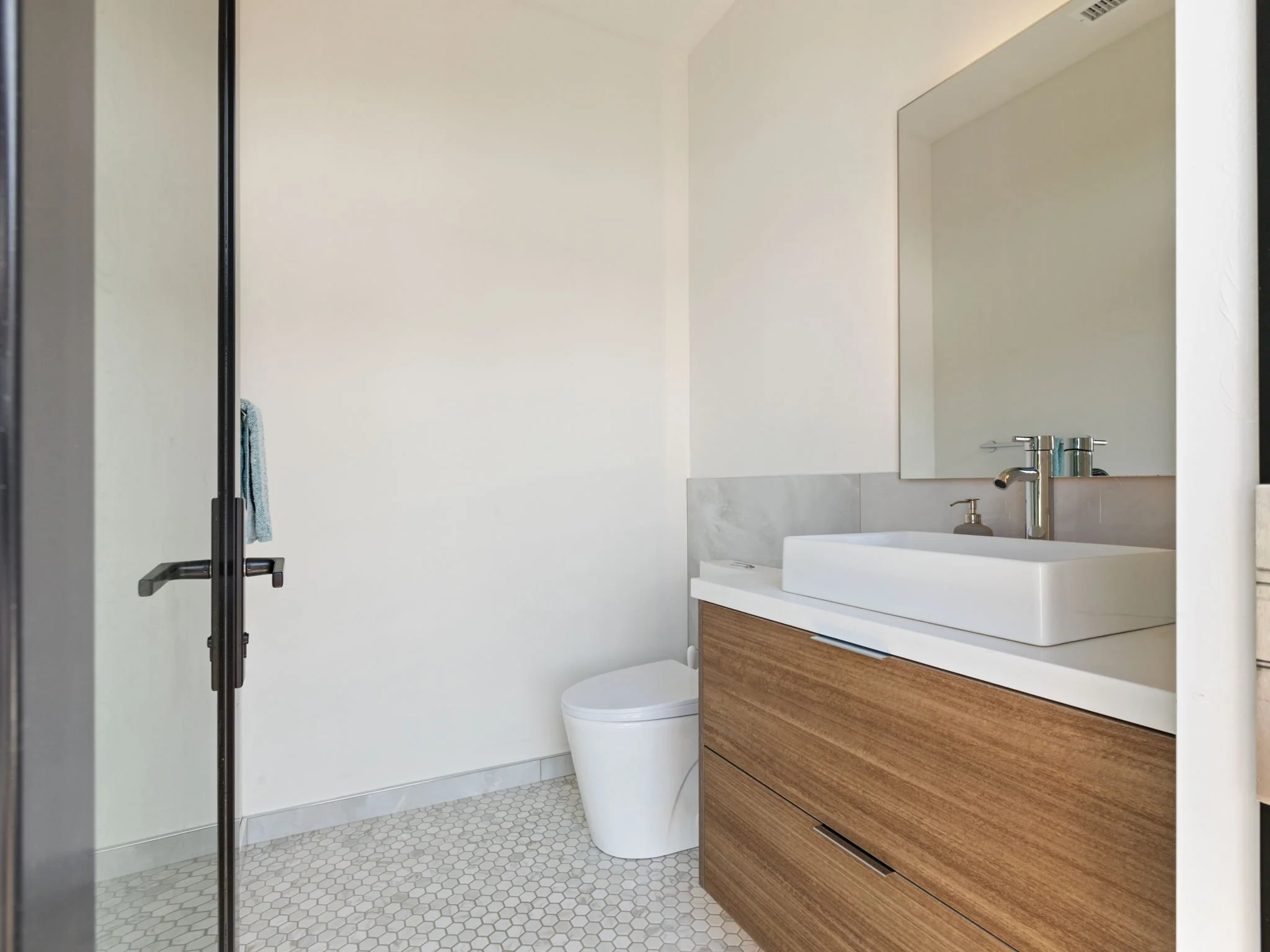 Outdoor Half-Bathroom