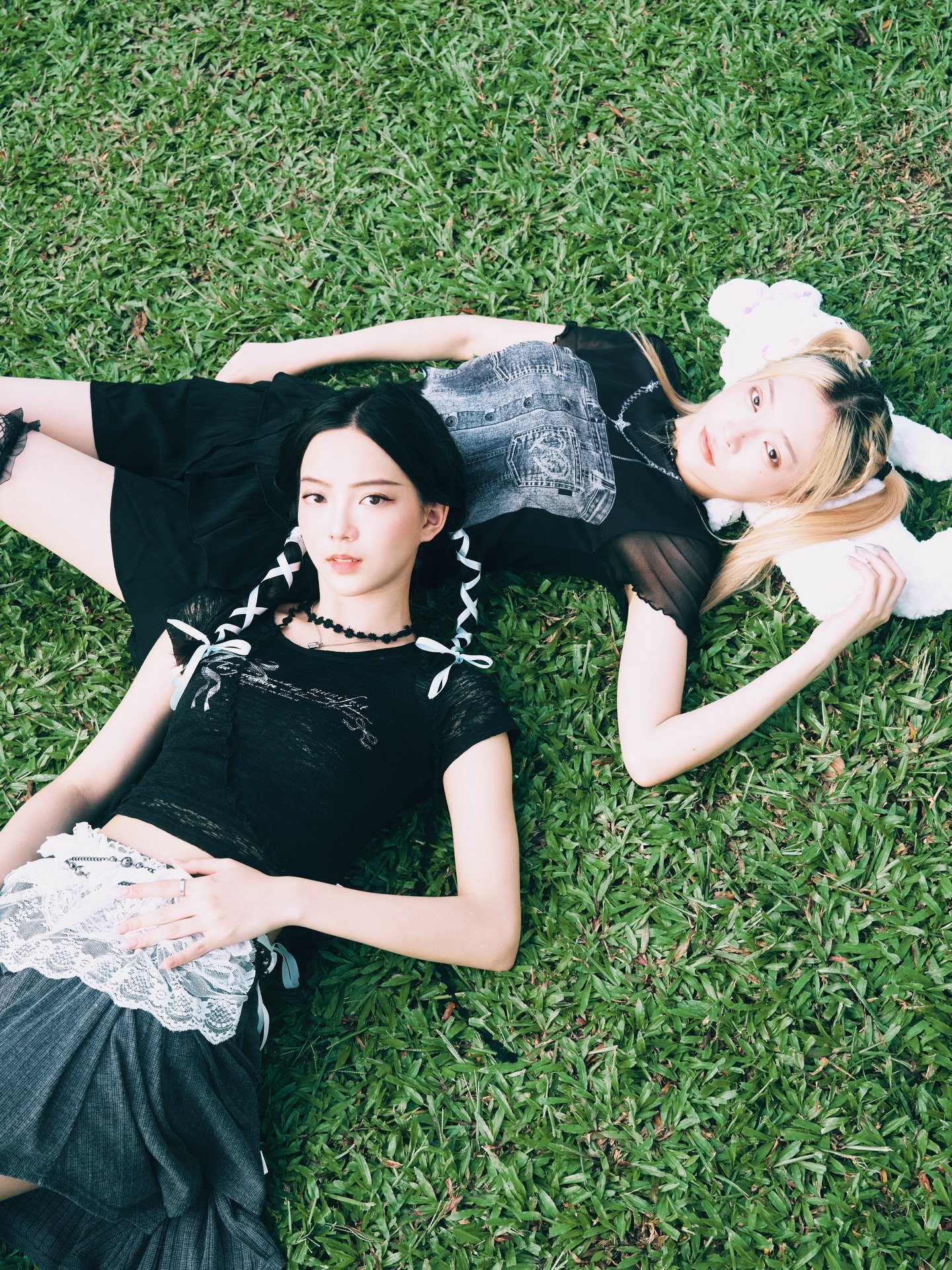 for @hissohk 

In frame @chingx.l @oooooooooooooohy_ 
Assistant @mooklam1012 @melody.ngai_ 
Stylist @mookmouthstyling 
Photographer @byhn.art 
Retouch @byhn.art