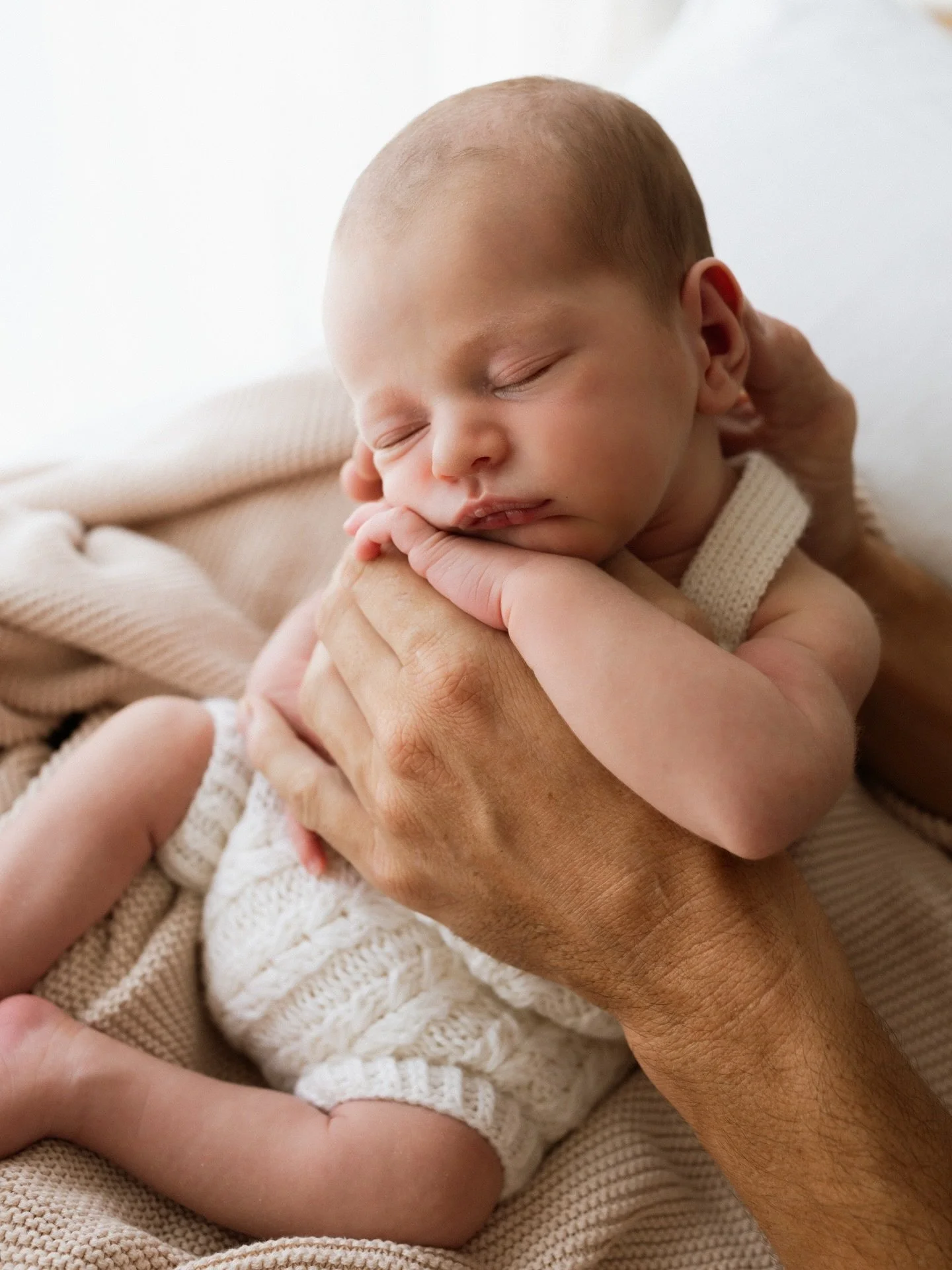 Just interrupting your feed with this gorgeous little visitor I had in my studio 🌸
#sunshinecoaststudio #sunshinecoastnewbornphotographer #sunshinecoastphotographer
