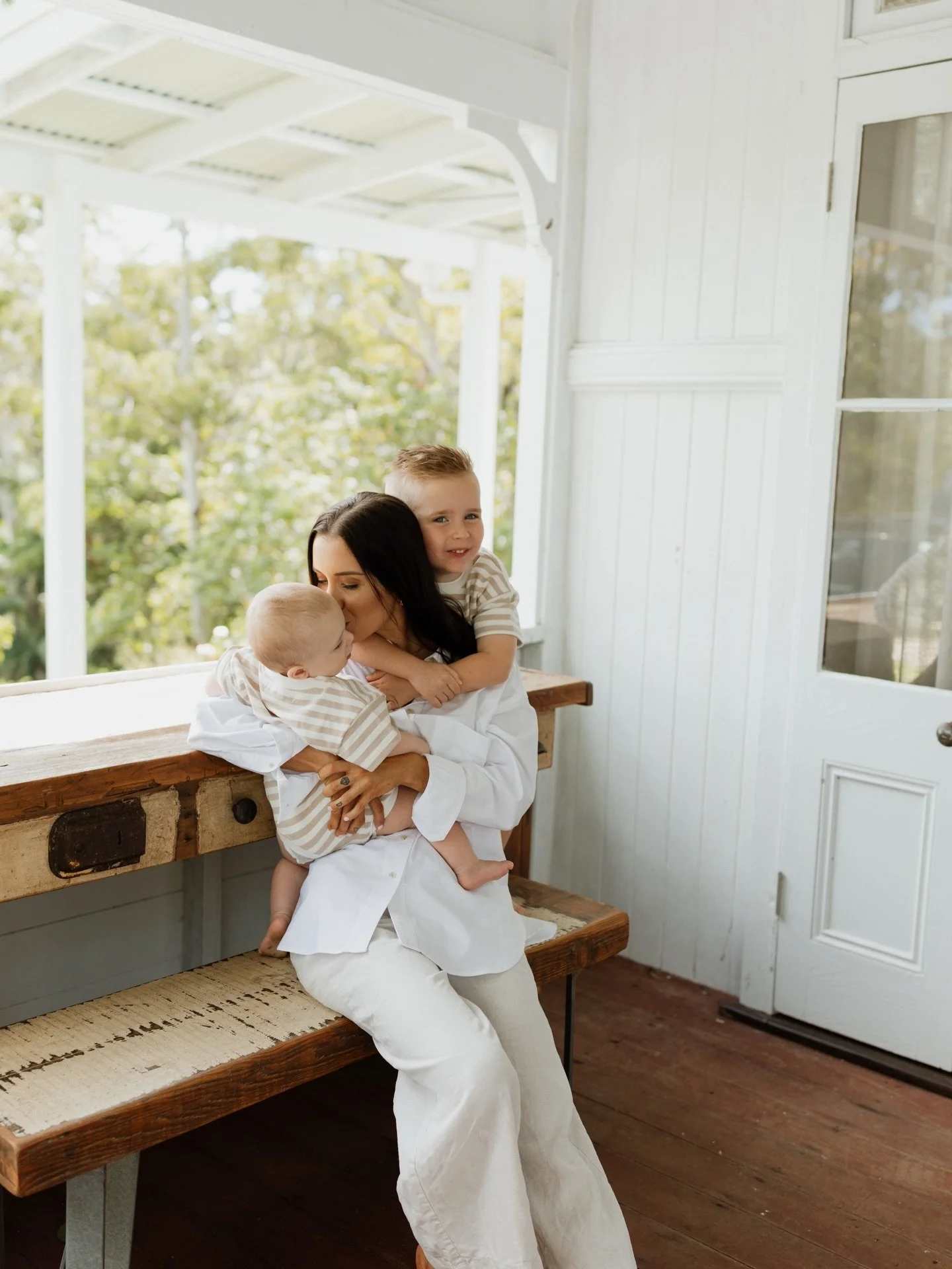 Absolutely adore a Motherhood session 🌸 @aamanda_corinne &amp; her beautiful boys. I couldn&rsquo;t even count how many sessions we have had 👏🏼😂. 
Now booking from June 2026 🌸

#sunshinecoastphotographer #sunshinecoastfamilyphotographer #sunshin