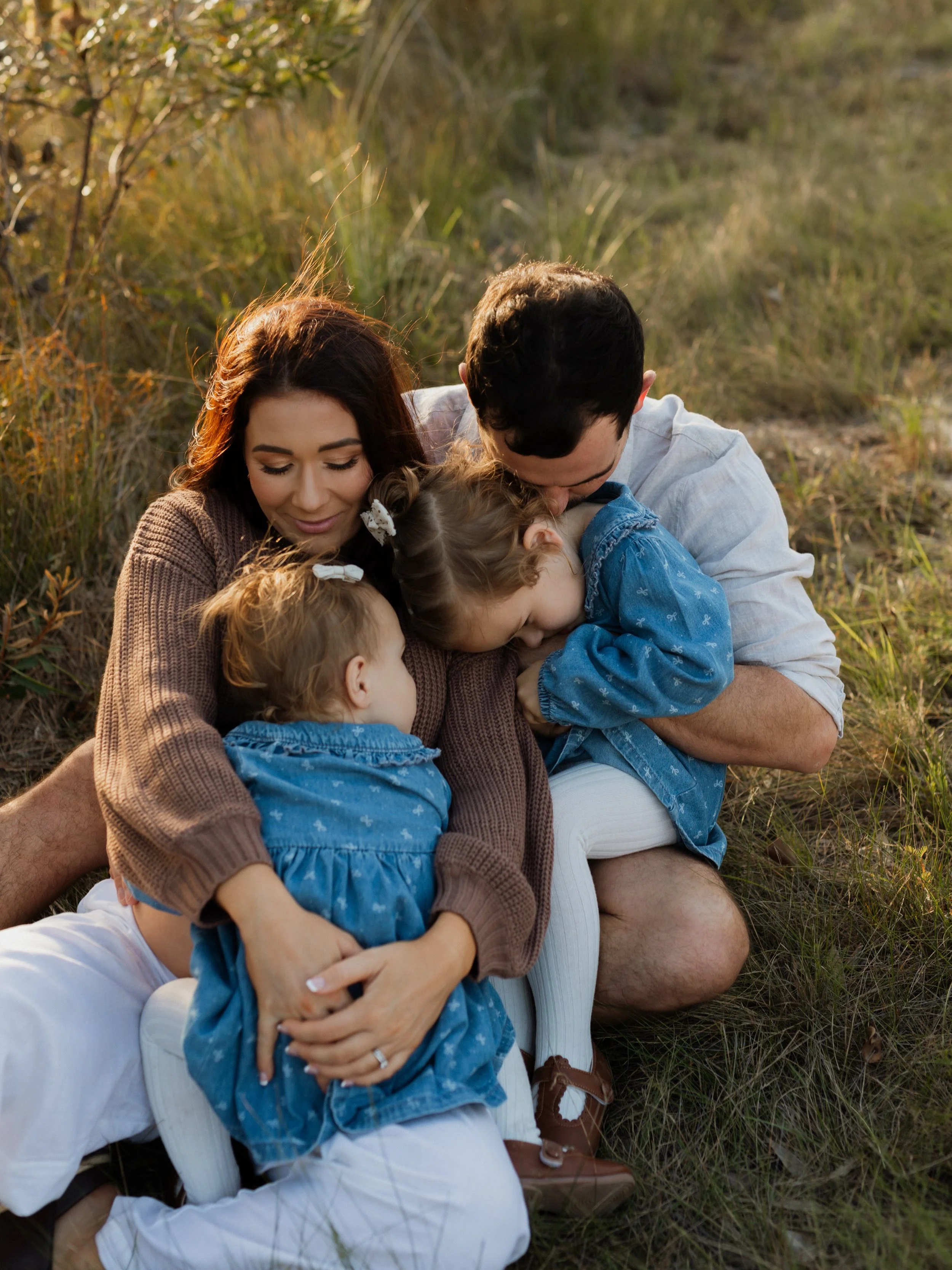 Captured this gorgeous fam for the 6th time? Can&rsquo;t keep up 😆. It is always so nice following the journey from the very first bump. We braved the winds yesterday, and love the results. 
PS- absolutely obsessed with brown anything agaisnt a suns