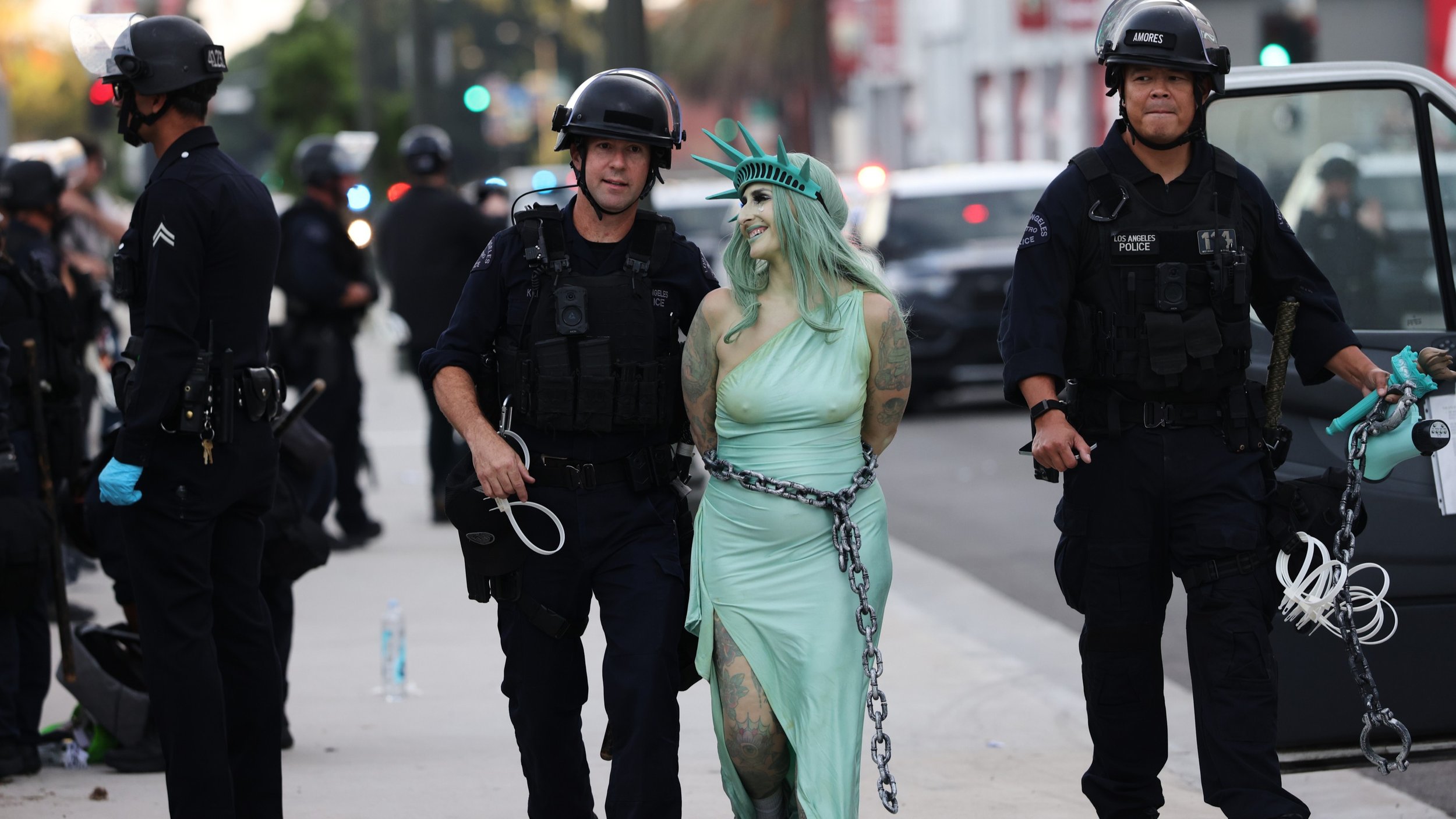 18800404_032826-kabc-ap-arrest-dtla-lady-liberty-img.jpg
