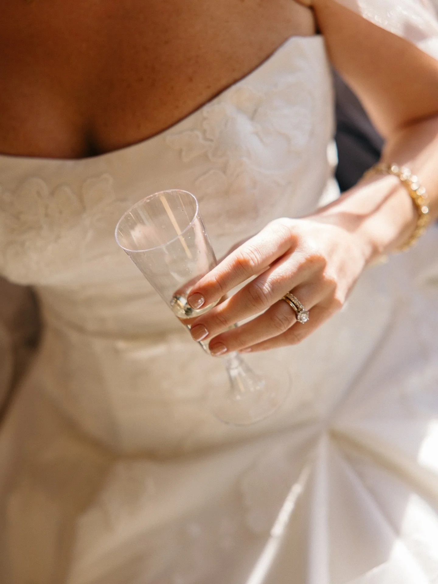 Little moments captured of the most special day. 

 
#weddingday #tampaweddingplanner  #bridalportraits #bride #hotelhaya #hotelhayawedding #tampaweddings