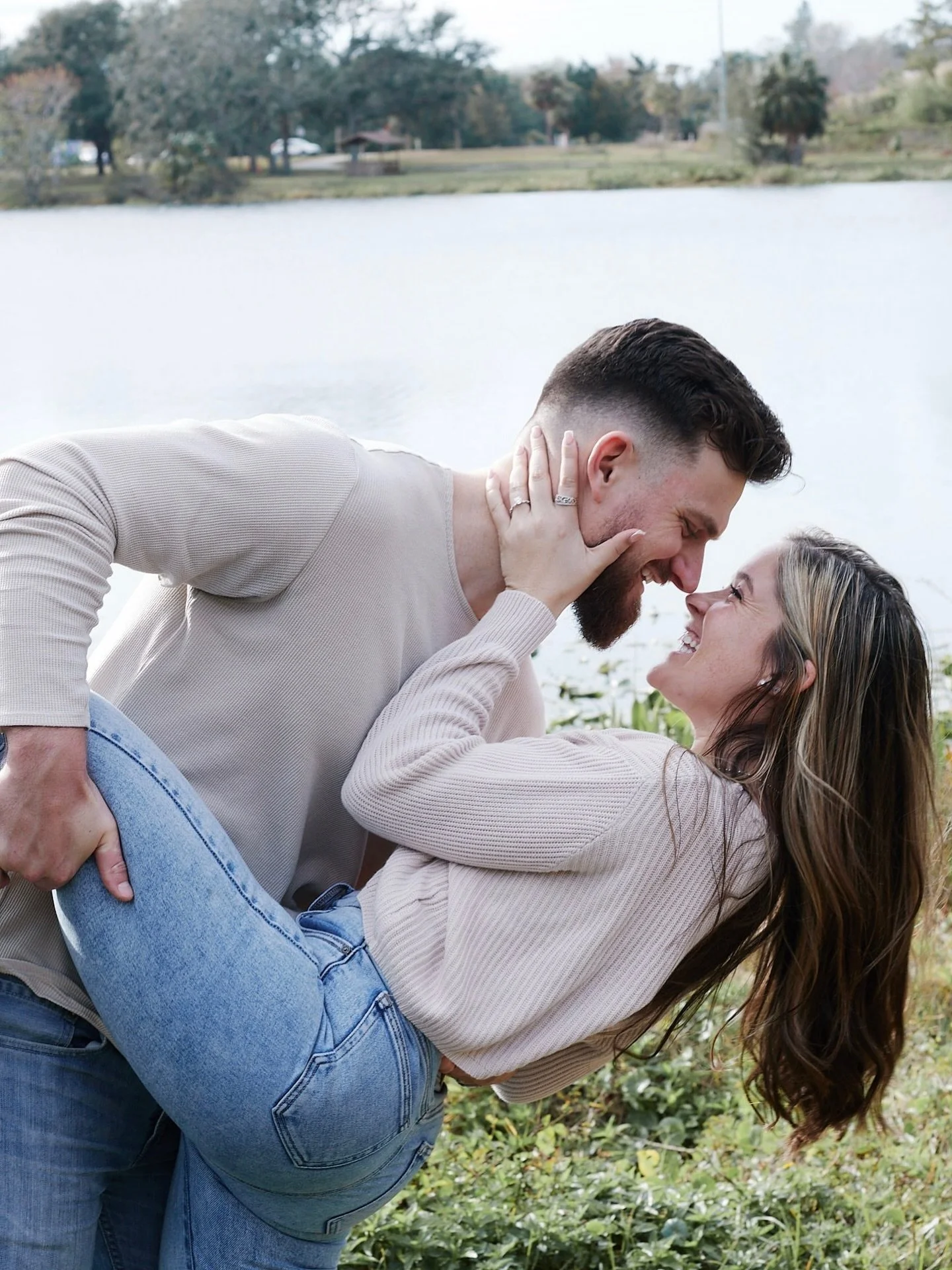 Wedding Day Countdown for @kazwalker3 &amp; Steven! 
We will be celebrating in just a matter of days and WE CAN&rsquo;T WAIT!!! 🥂Looks like they have the dip perfected 🤍

#tampayachtandcountryclub #tampayachtandcountryclubwedding 
#tampaweddingplan