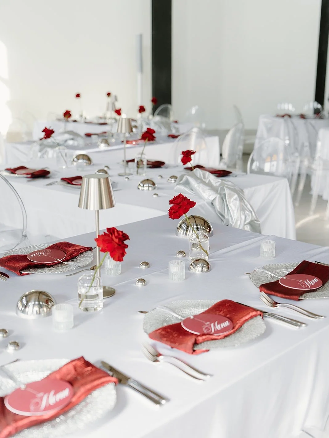 Red, the color of the week. Countdown to Valentine&rsquo;s Day. Maybe a box of chocolates with a little bling surprise?💍

#2027wedding #tampaweddingplanner #hotelhaya #weddingtrends #modernbrides