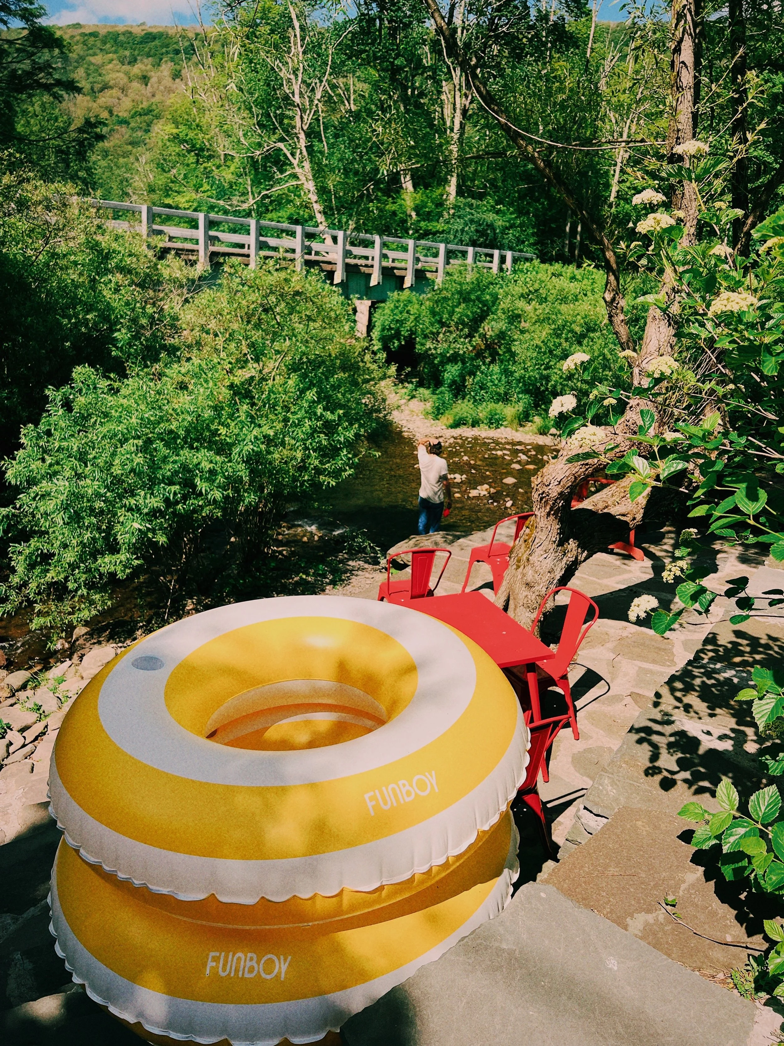New Yorkers have been fleeing the summer heat since 1824&hellip;steamboats up the Hudson, trains through the valley, now your car up the highway. Same tradition, better AC.

Book direct, midweek, 20% off 🔗☀️

📸: @luciaholm