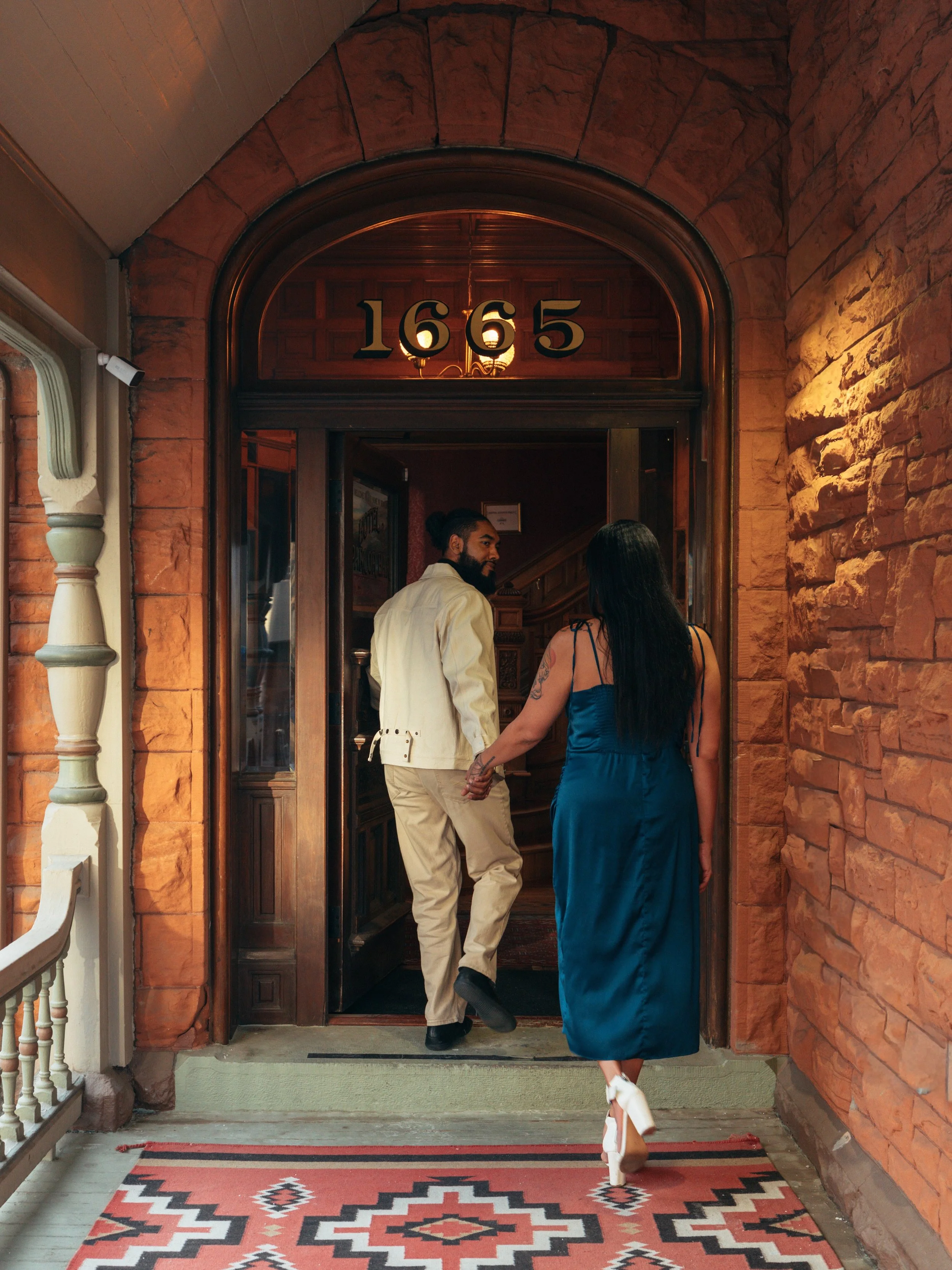 Date night done right 🥂

Book your stay today, you won&rsquo;t regret it 😉

📸: @maddybcreates 

#staycation #boutiquehotel #romanticgetaway #michelinguide #denverstays