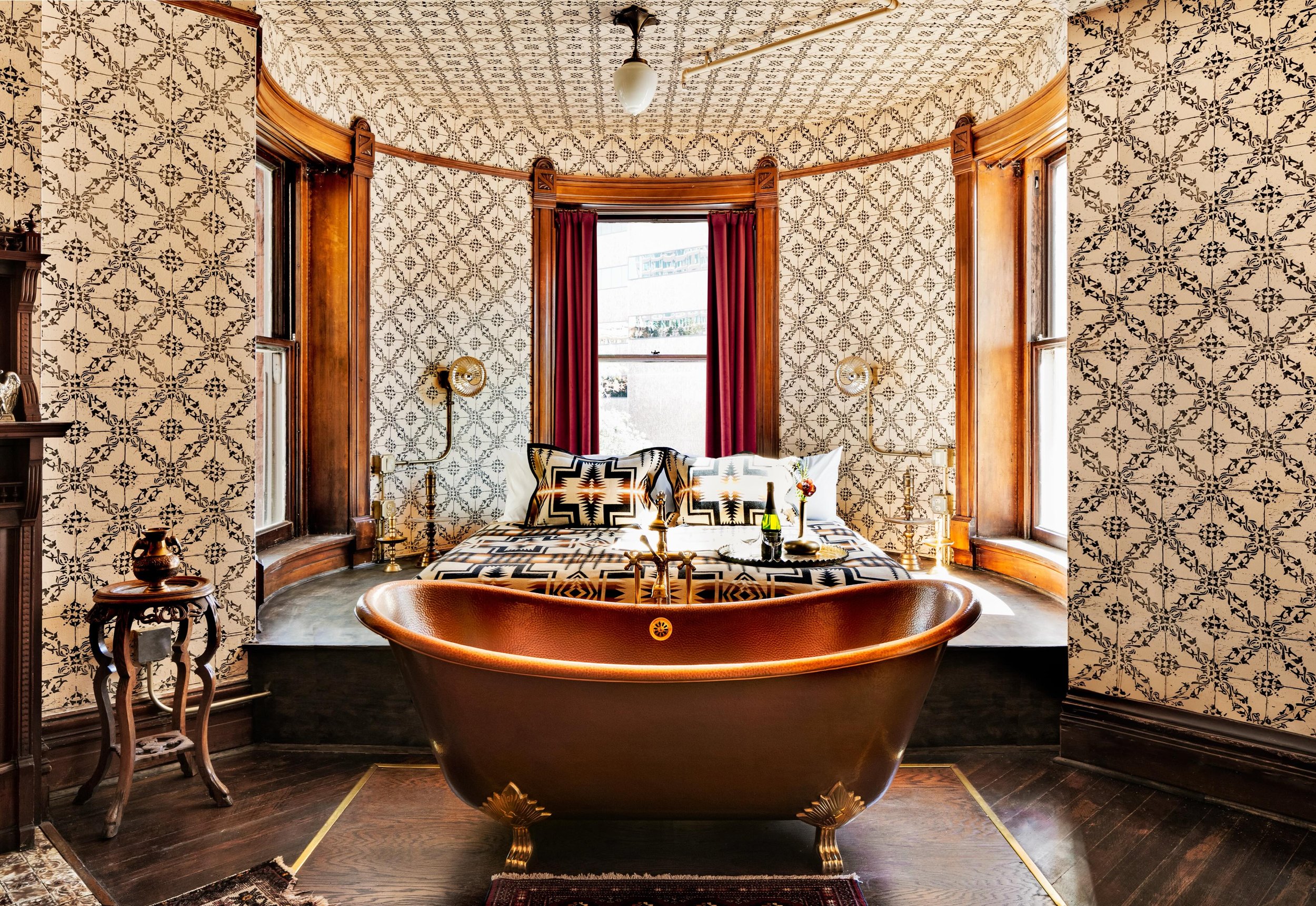 Cozy grandeur unlocked: letter pressed wallpaper, clawfoot tubs, and a king-sized nest to lounge in &mdash; Our Grand Suites meet historic charm with a hug of luxury.

@pendletonwm 
@vintagetub 
@speciesbythethousands 
@sacredaceskincare 
@firsthands