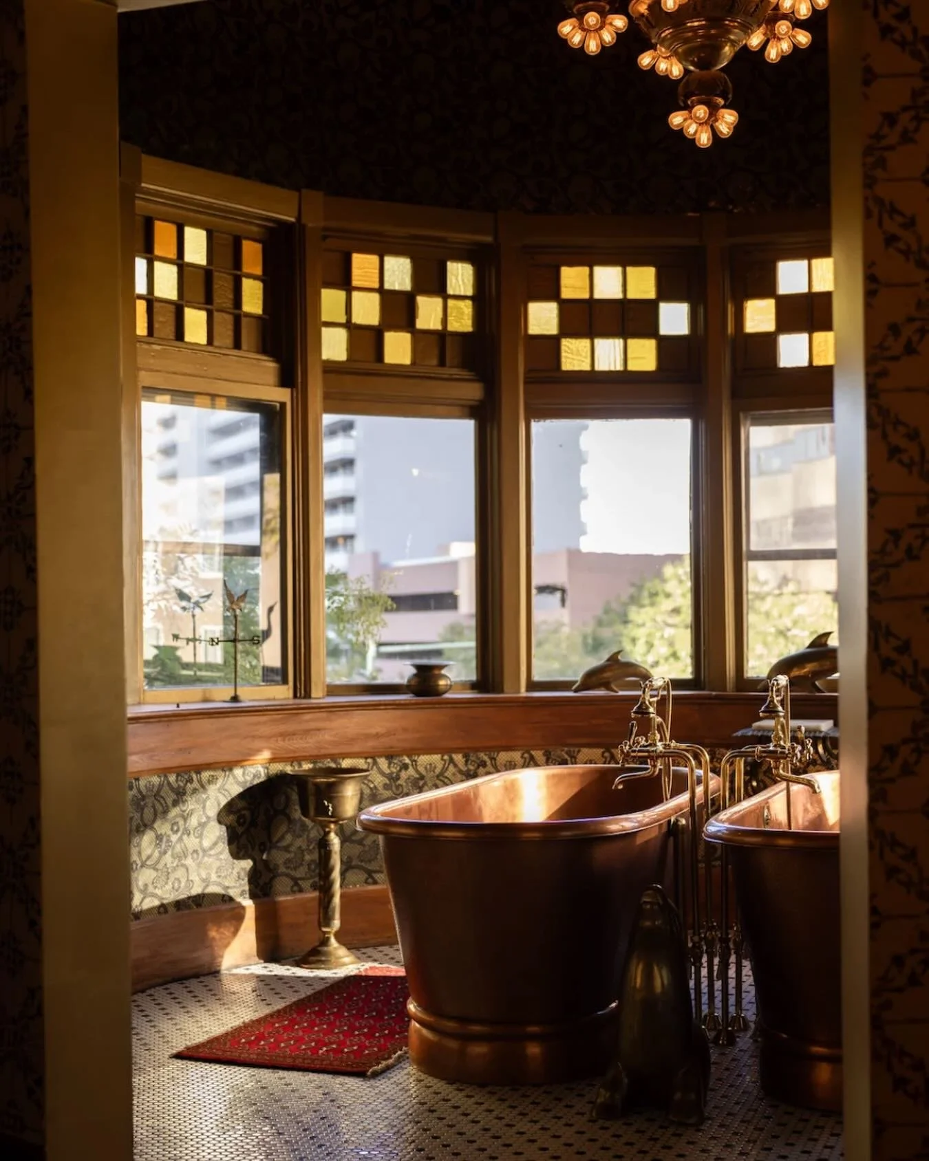 Double tub, zero troubs. Our honeymoon suite is guaranteed good vibes every time. 

Book now 🛁 Link in bio! 

@vintagetub 
@urbancowboyhotels 

#denver #boutiquehotel #denverstays #michelinguide #urbancowboydenver