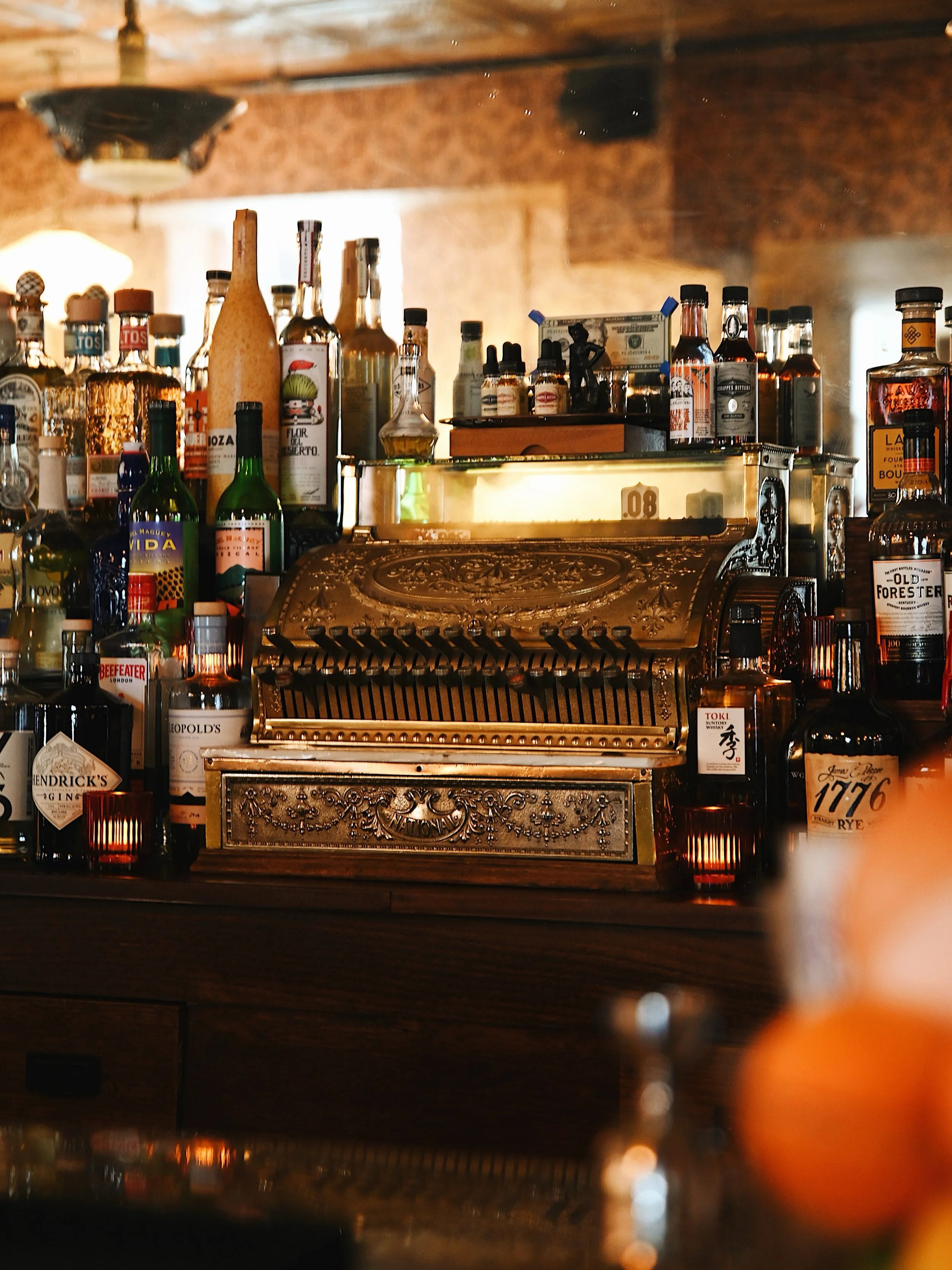 come on in, stay awhile 🥂

public house located inside the carriage house open tuesday - sunday

@monarchdenver serving your seasonal favs with a weekly rotating menu 🍕🥬🧅

#5280eats #5280drinks #bestindenver #boutiquehotel #woodfiredpizza