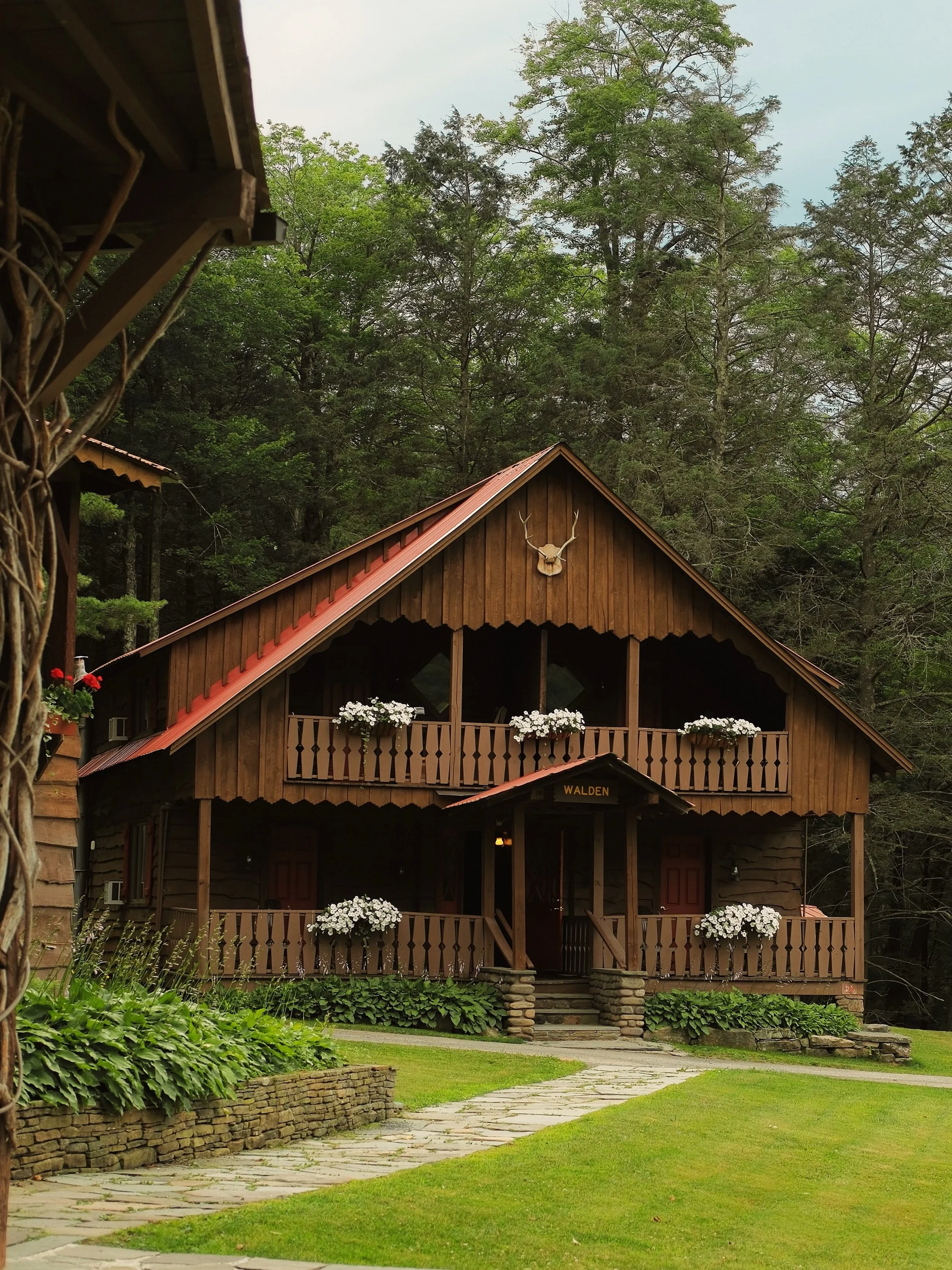 Explore the Walden. 10 cabin style rooms, each unique. Whether you choose a Walden King Suite, or a bathing suite featuring a Japanese cedar soaking tub, or a suite with a den, each room offers a private deck overlooking the mountains or forest.