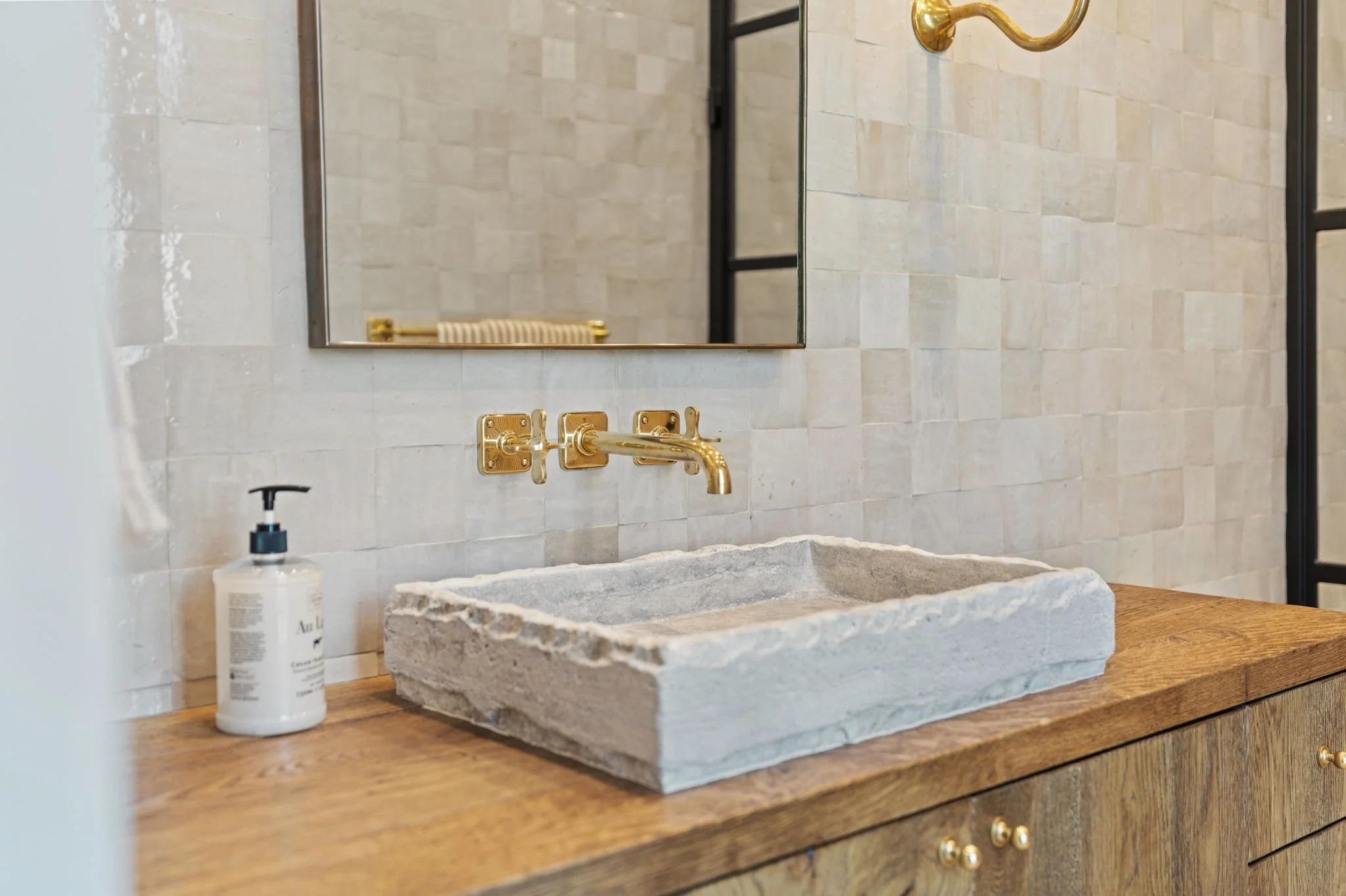 5511-scenic-view-dr-sink.jpg