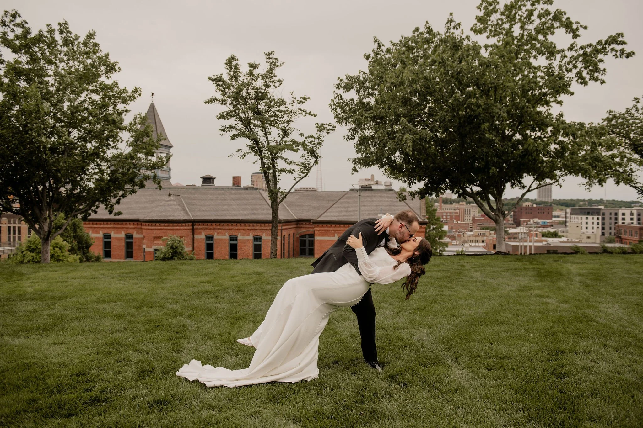 the-monarch-room-summer-kansas-city-wedding-0741.jpg
