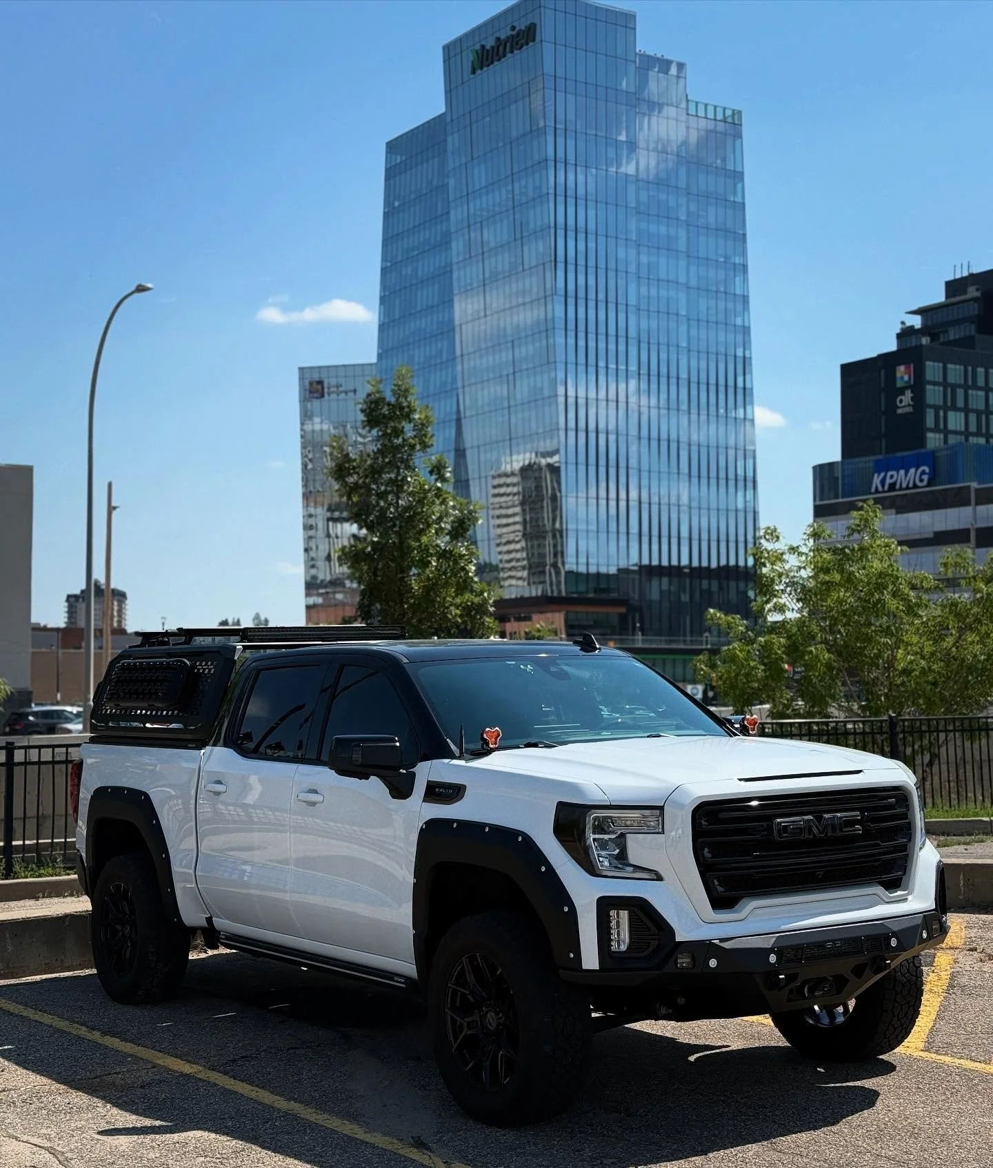 Nice Day to Park #at4 #sierraat4 #gmcat4 #gmcsierraat4 #sierra1500 #sierra #denali #6.2l #trucksofinstagram #trucks #truck #offroad #silverado #chevrolet #chevy #offroad #donslife #subscribe #youtuber #kuat #egr #putco