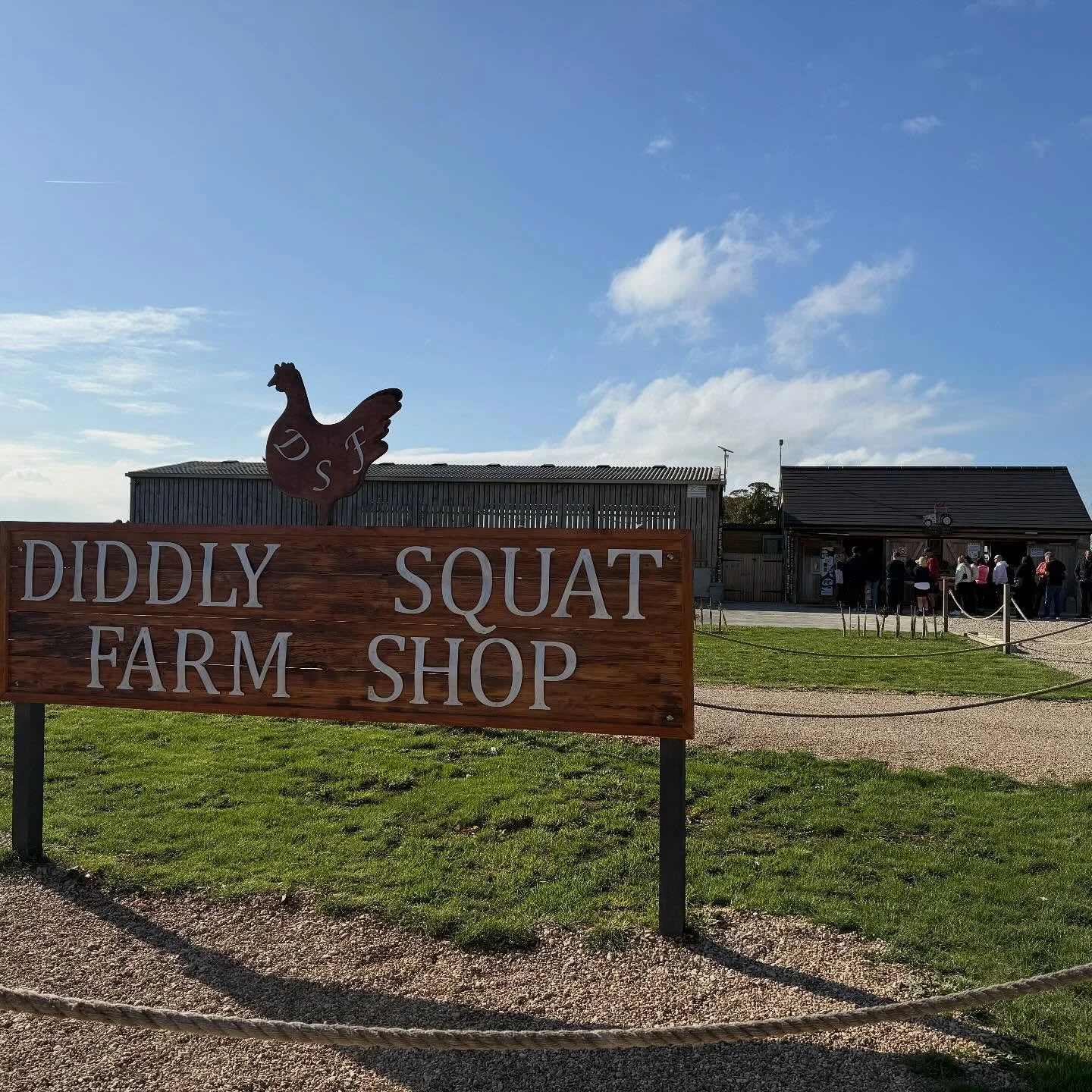 Great Day For A Farm Shop Stop #diddlysquatfarmshop #clarksonfarm #chippingnorton #amazonprime #chadlington @jeremyclarkson1 #mustsee