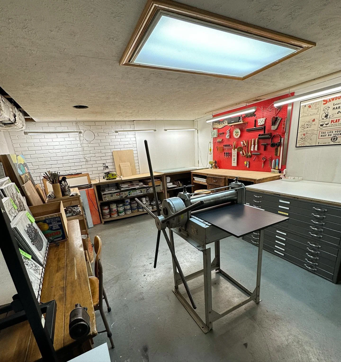 Studio update‼️Just picked up this cutie Sturges etching press this past weekend from the fine folks over at @columbusprintedarts &amp; I could not be more excited to print on this baby! 

Lots of reductive woodcuts to come in the following months bu