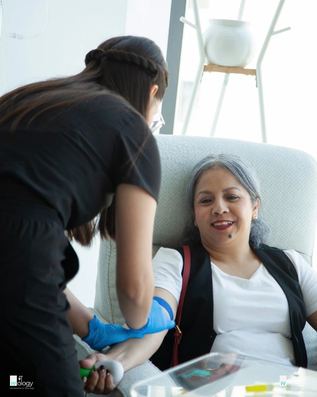 En Ivology, cada visita es una experiencia &uacute;nica para tu bienestar ✨
Desde el momento en que llegas, te acompa&ntilde;amos en un viaje de salud, energ&iacute;a y renovaci&oacute;n.

Descubre nuestras terapias m&aacute;s populares como:
💧 NAD 