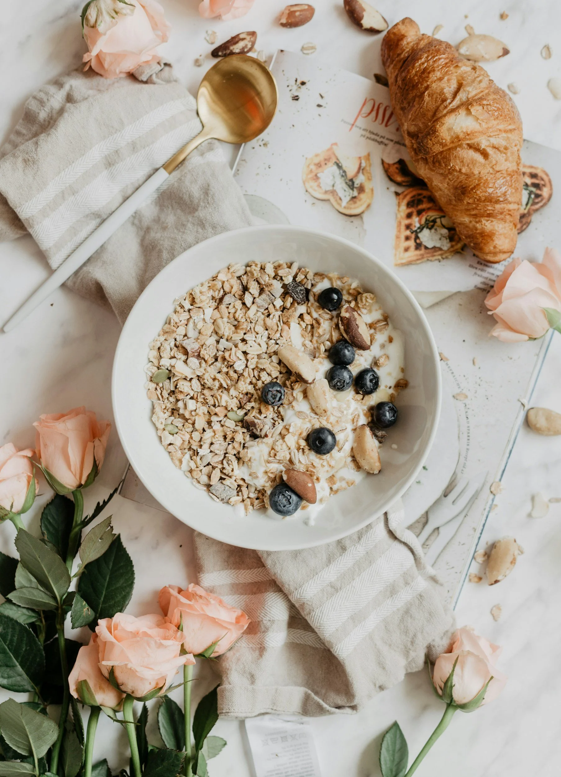a bowl of oats and fruits to contribute to balancing your hormones