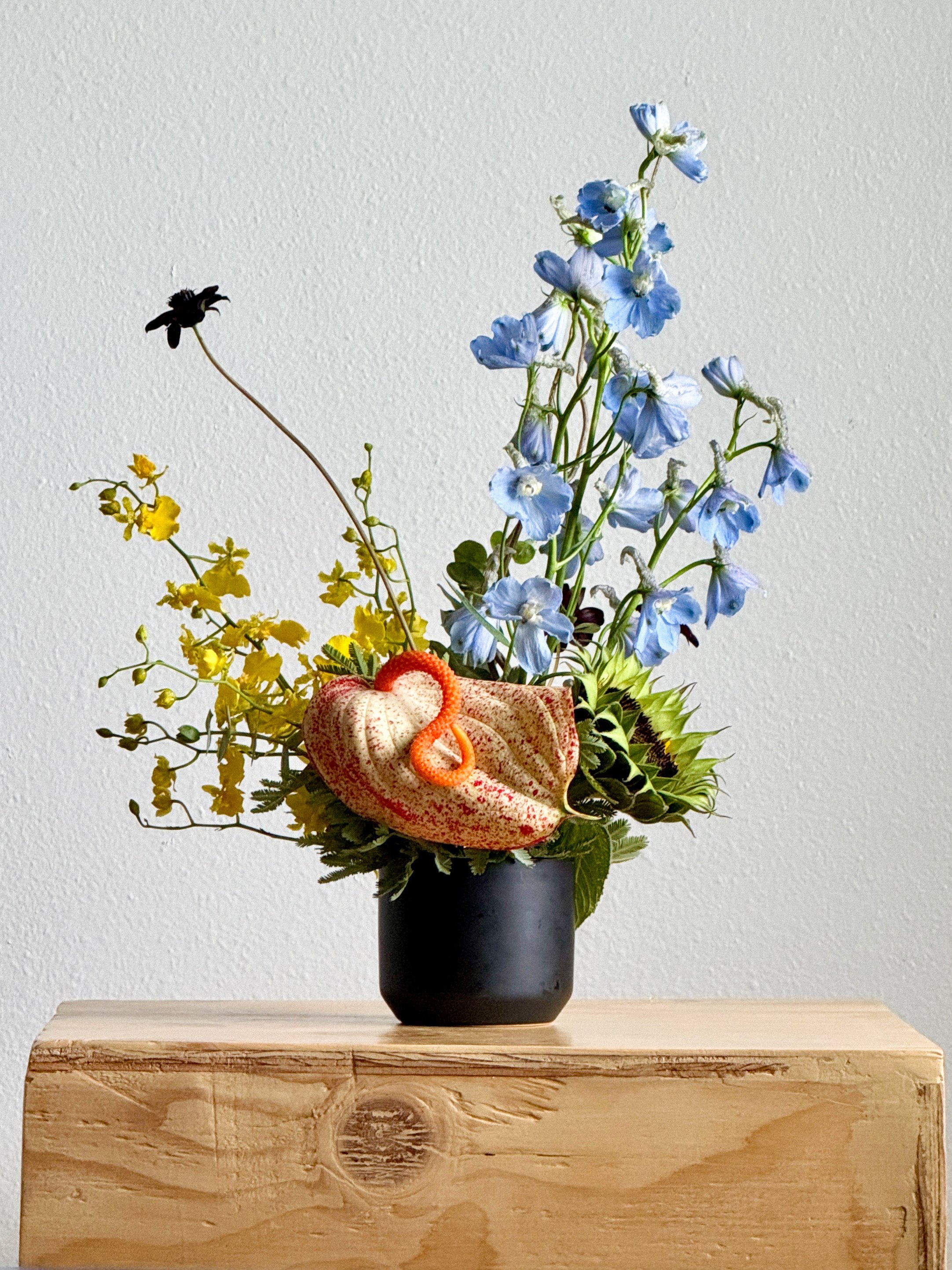 Cocktail table floral arrangment, ikebana-inspired event floral design