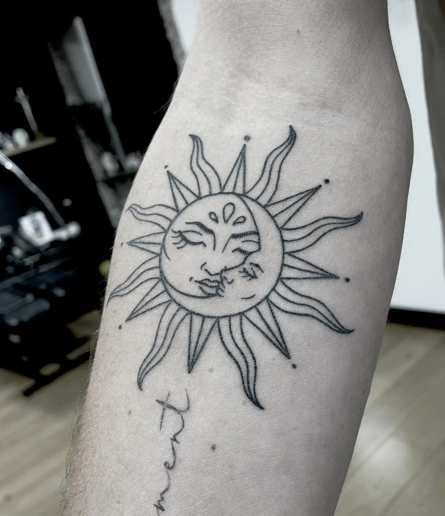 &bull; HEALED &bull; 3 weeks healed! (Script underneath not by me) I do fineline tattoos aswell! Soon I will relocate to Balen, Belgium. I&rsquo;m taking bookings for the last week of October and November. DM to book! #fineline #sunandmoon #finelinet
