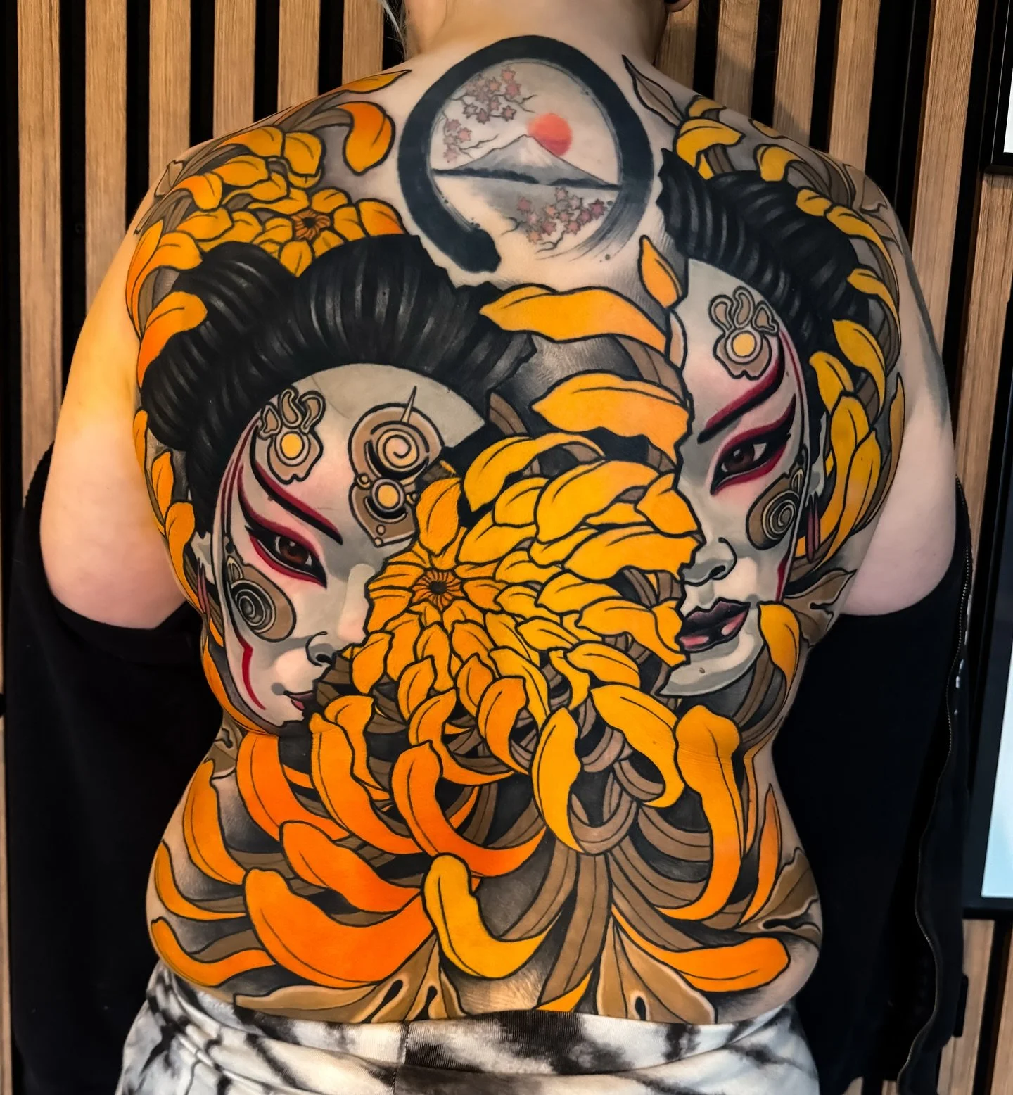 ❖ GEISHA ❖

Can you guess how many sessions it took us to complete this back? On the superstrong @mightysylvie 👏🏼👏🏼👏🏼 thanks for the trust ! 

Want a backpiece ? I'm taking bookings now for BARCELONA 23-25oct ! DM to book ❤️ 

Done at @cobragol