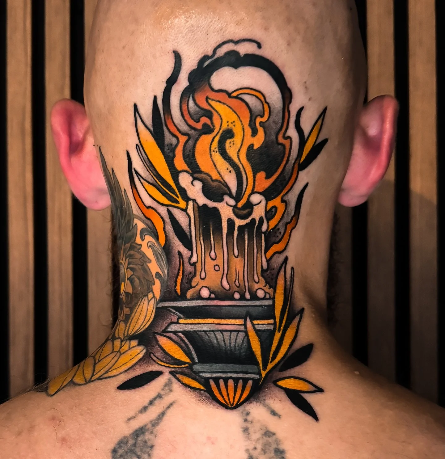 ❖ CANDLE ❖

Back of the head for @mationtrip 🙏🏽👏🏼 thanks for the cool sessions brother ! See you soon 🕺🏼

Done at @cobragoldtattoo using @vladbladirons @killerinktattoo @emalla.official @skin_master_ink 

#vladbladirons #vbiproteam #killerinkta