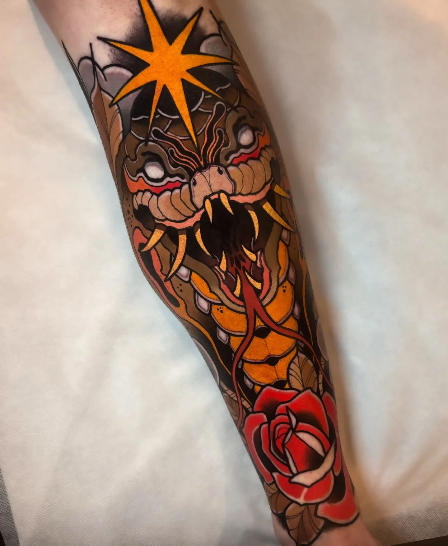 ❖ COBRA ❖

Some snakeskin for @highfiveitsmevincent ! What a trooper getting this all done on the shin in 1 go ! We did so many tattoo's on Vincent by now, a backpiece, 2 arms, both traps, and some stuff on the legs. Now it's time for his frontpiece 