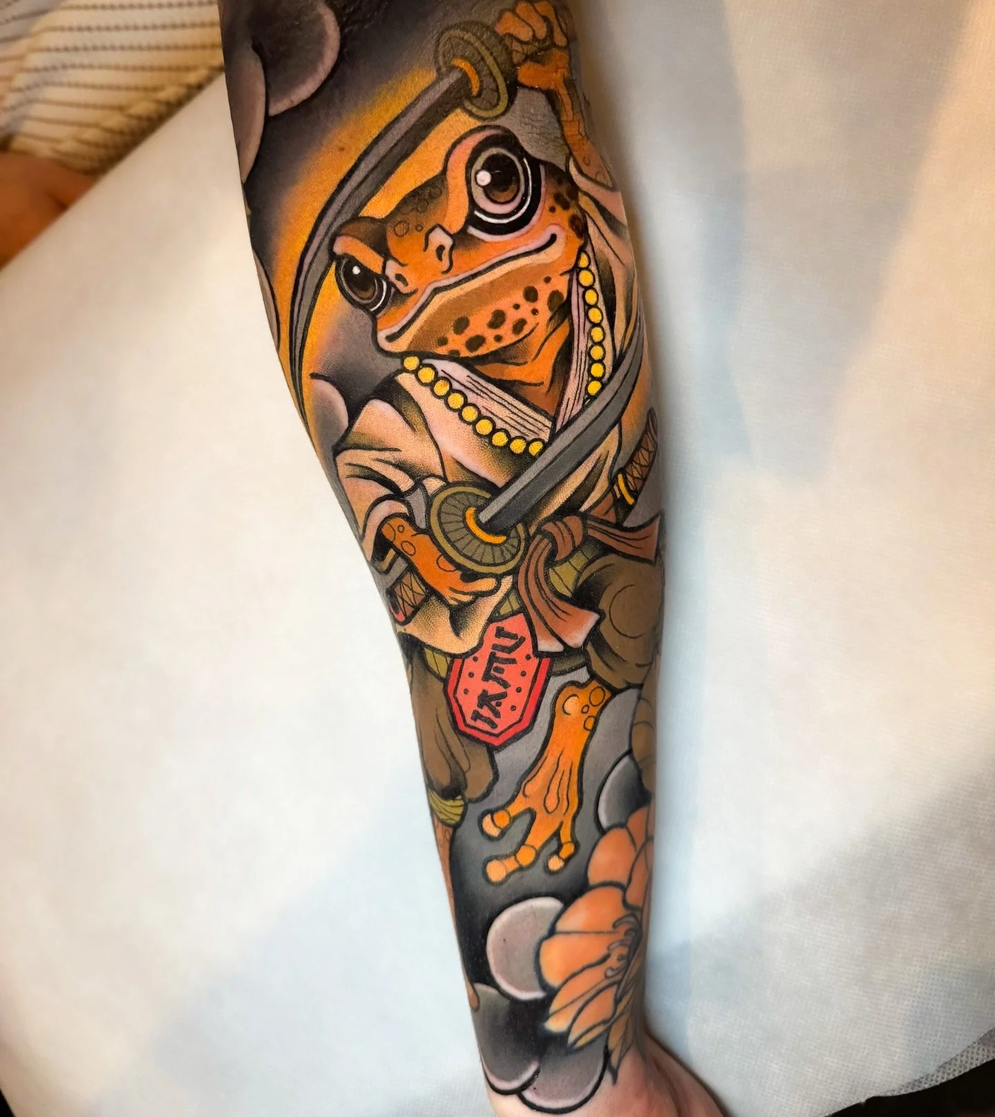 ❖ NINJA FROG ❖

Filler for @dennislaumark to fill up the lower arm ! Thanks for traveling again from Denmark 🙏🏽 loved doing this one for you ! 

Done at @cobragoldtattoo using @vladbladirons @killerinktattoo @emalla.official @skin_master_ink