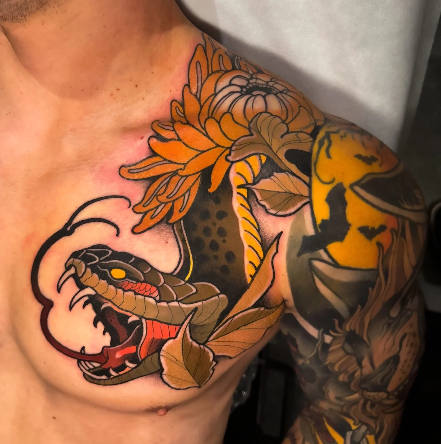 ❖ SNAKE ❖

First round of this snake that will go through the armpit up to the ribs for Thijs ! Thanks a lot homie ! Looking forward to finish this one 🙏🏽👏🏼

Done at @cobragoldtattoo using @vladbladirons @killerinktattoo @emalla.official @skin_ma
