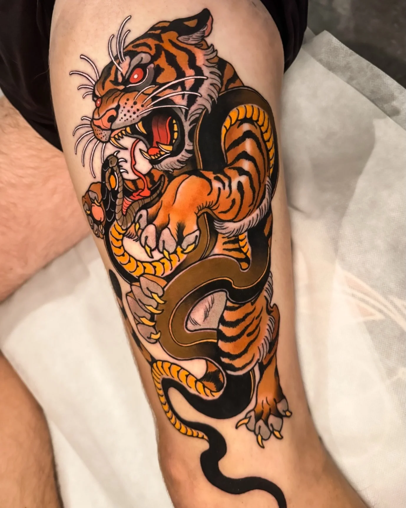 ❖ BATTLE ROYALE ❖

Awesome piece I got to do for @lytnjan before he moved to Australia ! Wishing you the best of luck brother 🙏🏽

Done at @cobragoldtattoo using @vladbladirons @killerinktattoo @emalla.official @skin_master_ink