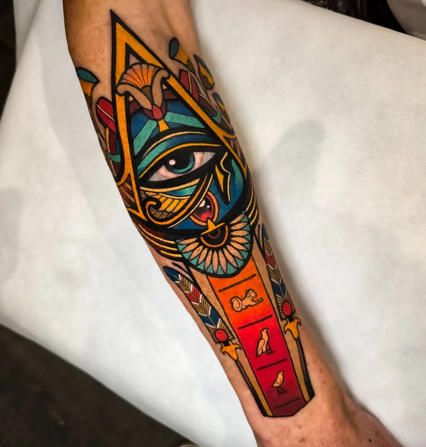 ❖ HORUS X ASSASSINS CREED ❖

Another egyptian tattoo to match my dad's other one we did a year ago. We did this one on January 1st, to give you an idea how much I'm behind with social media 😅 will try to post the last 3 months of work daily from now