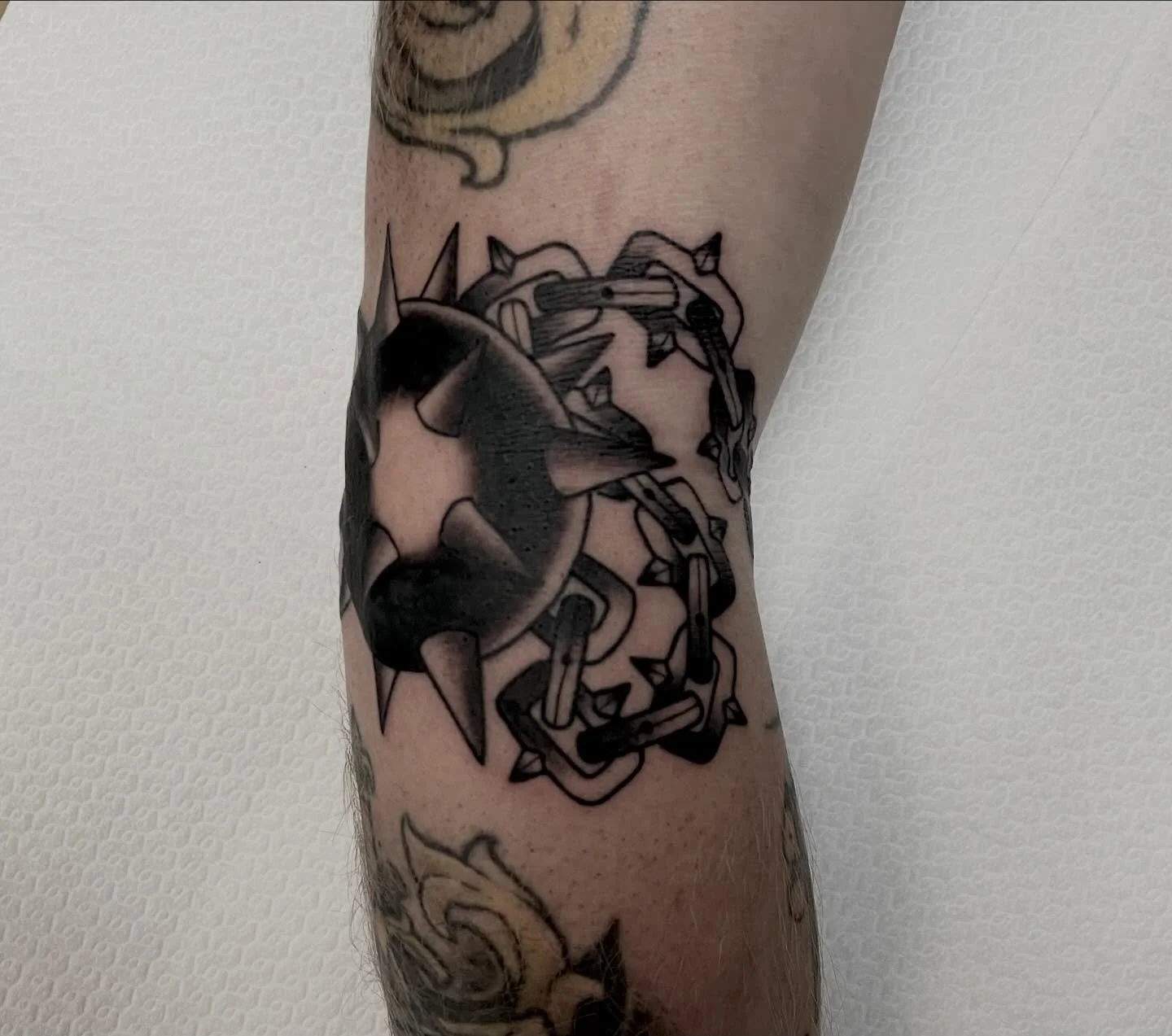 &bull; BROKEN FLAIL &bull; I&rsquo;m always behind on posting so this one is also from a long time ago 😅 Want something similar or something completely different? AGENDA OPEN!! DM to book 💌