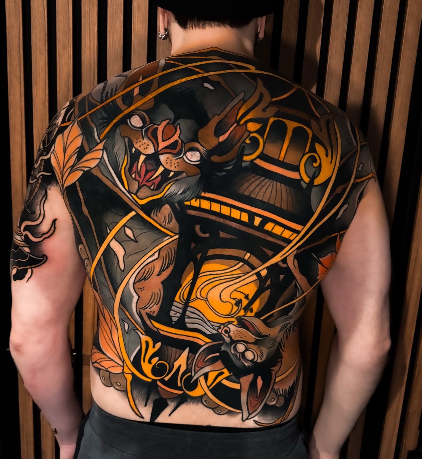 ❖ COVER UP BATS ❖

Finally posting this cover up backpiece we finished back in January on the dedicated @frank___castle from Switzerland ! Thanks for traveling and for the cool project ! 

SWIPE TO SEE BEFORE 👀

Done at @cobragoldtattoo using @vladb