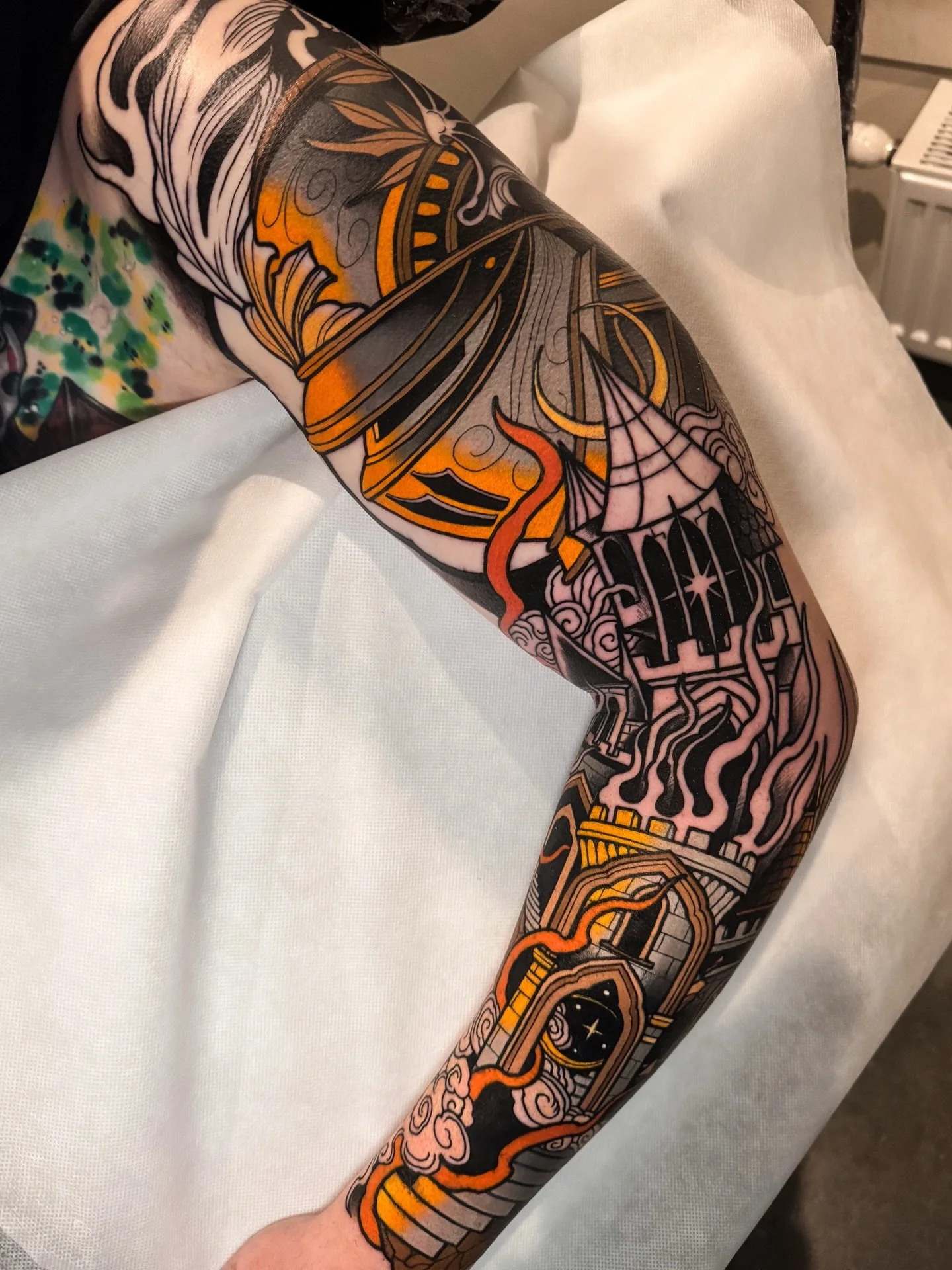 ❖ KNIGHT ❖

Start of a sleeve we did 2 days in a row for @ from Switzerland ! Thanks again for the cool project! Looking forward to finish this one brother 🕺🏼

Done at @cobragoldtattoo using @vladbladirons @killerinktattoo @emalla.official @skin_ma
