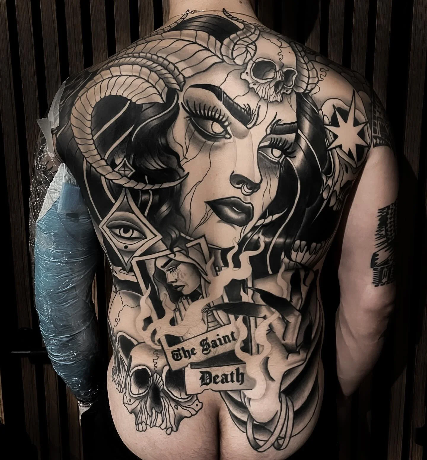 &bull; LILITH &bull; finished backpiece inspired by the mother of sanctuary and queen of the succubi. From the game Diablo IV, Lilith. Biggest thank you to the best @carlos.garx for letting me do this!🖤 Would you get a tattoo based on a game charact