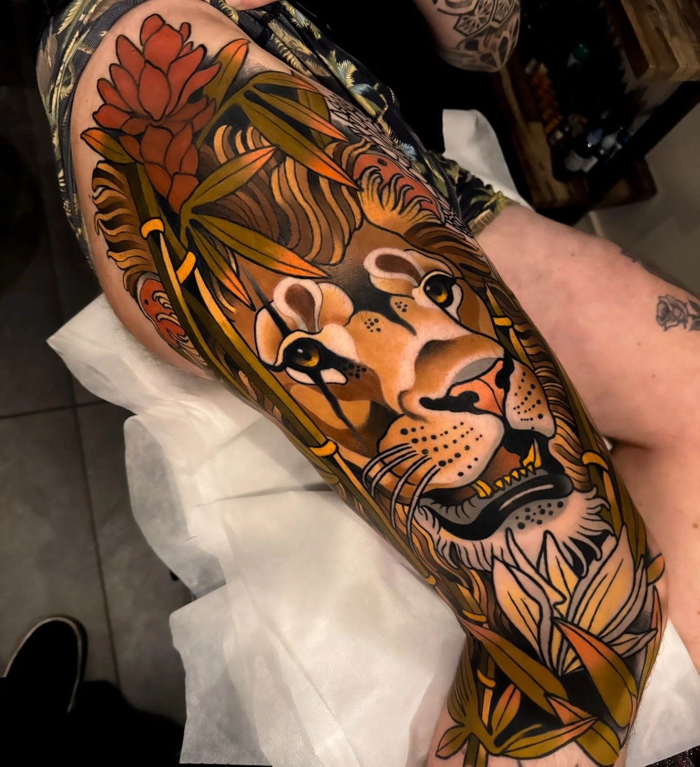 ❖ KING OF THE JUNGLE ❖

Finished this Lion for my friend @alex_artlex ! Lion face healed. Thanks for the amazing project and good times 🙏🏽❤️

Done at @cobragoldtattoo using @vladbladirons @killerinktattoo @emalla.official @skin_master_ink