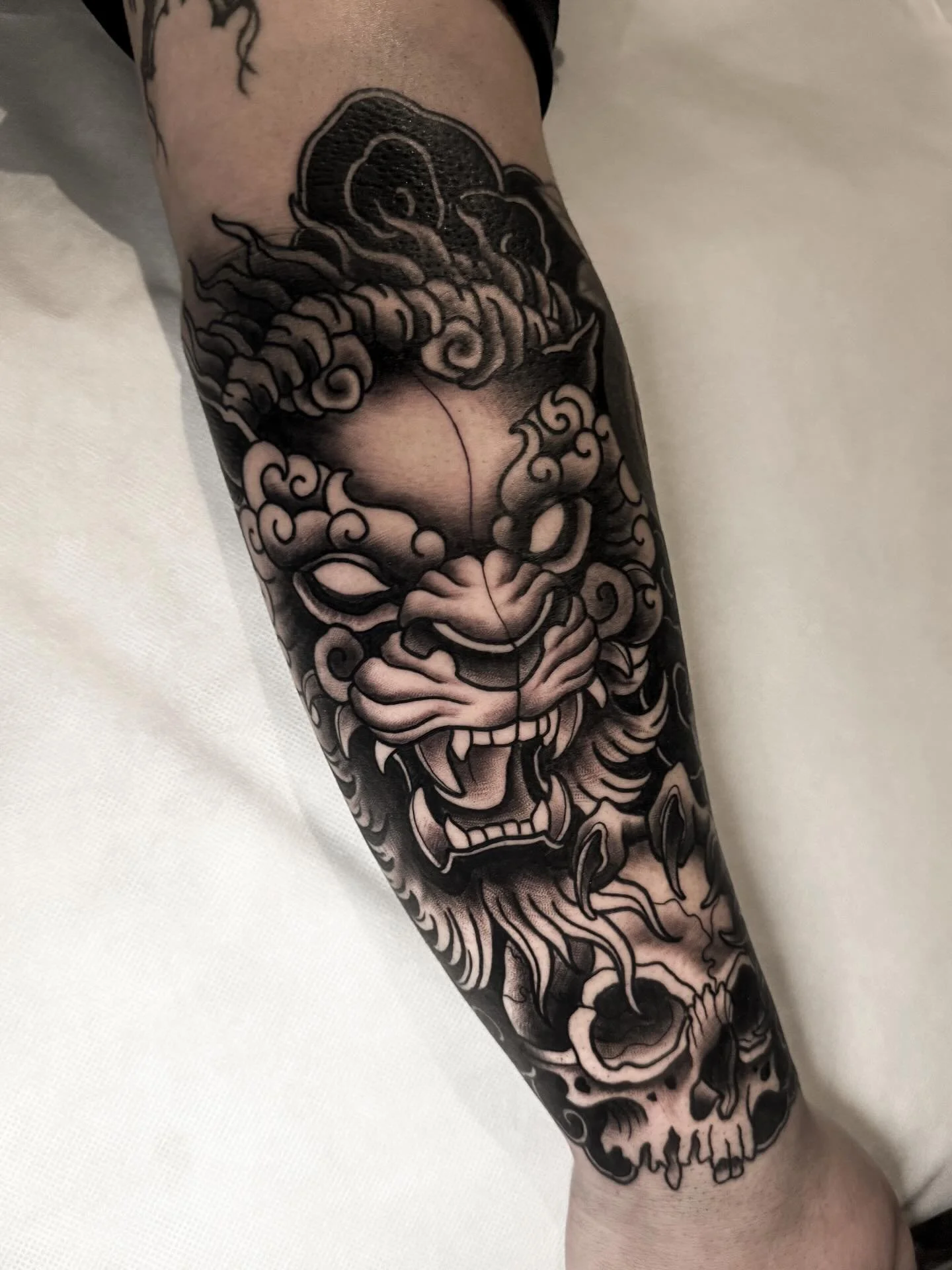 &bull; FOO DOG&bull; Loved doing this piece! Thank you @sarahzekir for letting me do my thing 🫶🏼 I&rsquo;m taking bookings for May, June and July. DM to book 💌