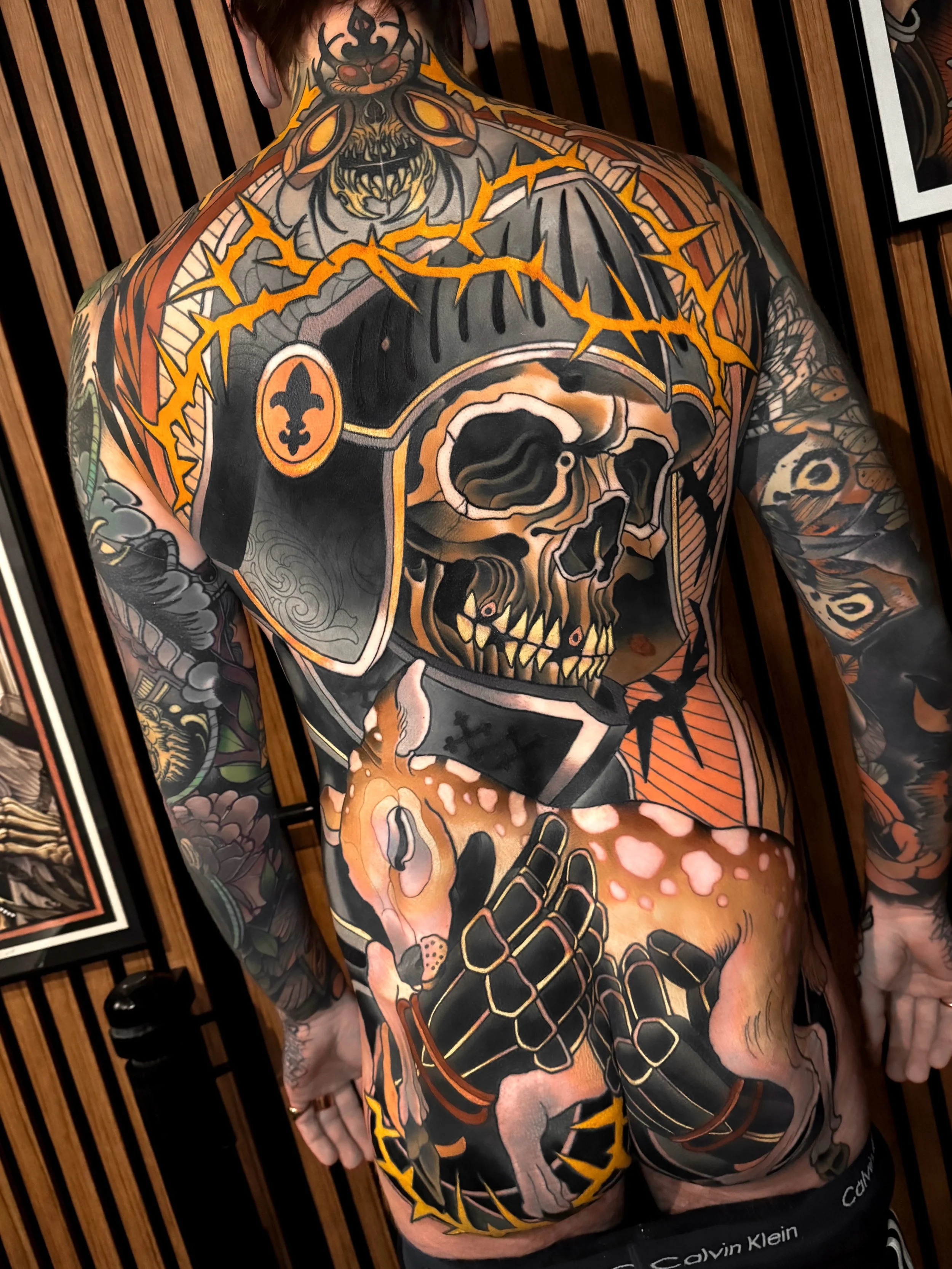 ❖ COLLAB ❖

Some months ago we finished this collaboration backpiece with @naomyxktattoo and myself ! Really loved doing this project ! Thanks to the best @iamwheelerrr1 for always traveling from UK and becoming such a good friend ! 🫶🏼

Both @naomy
