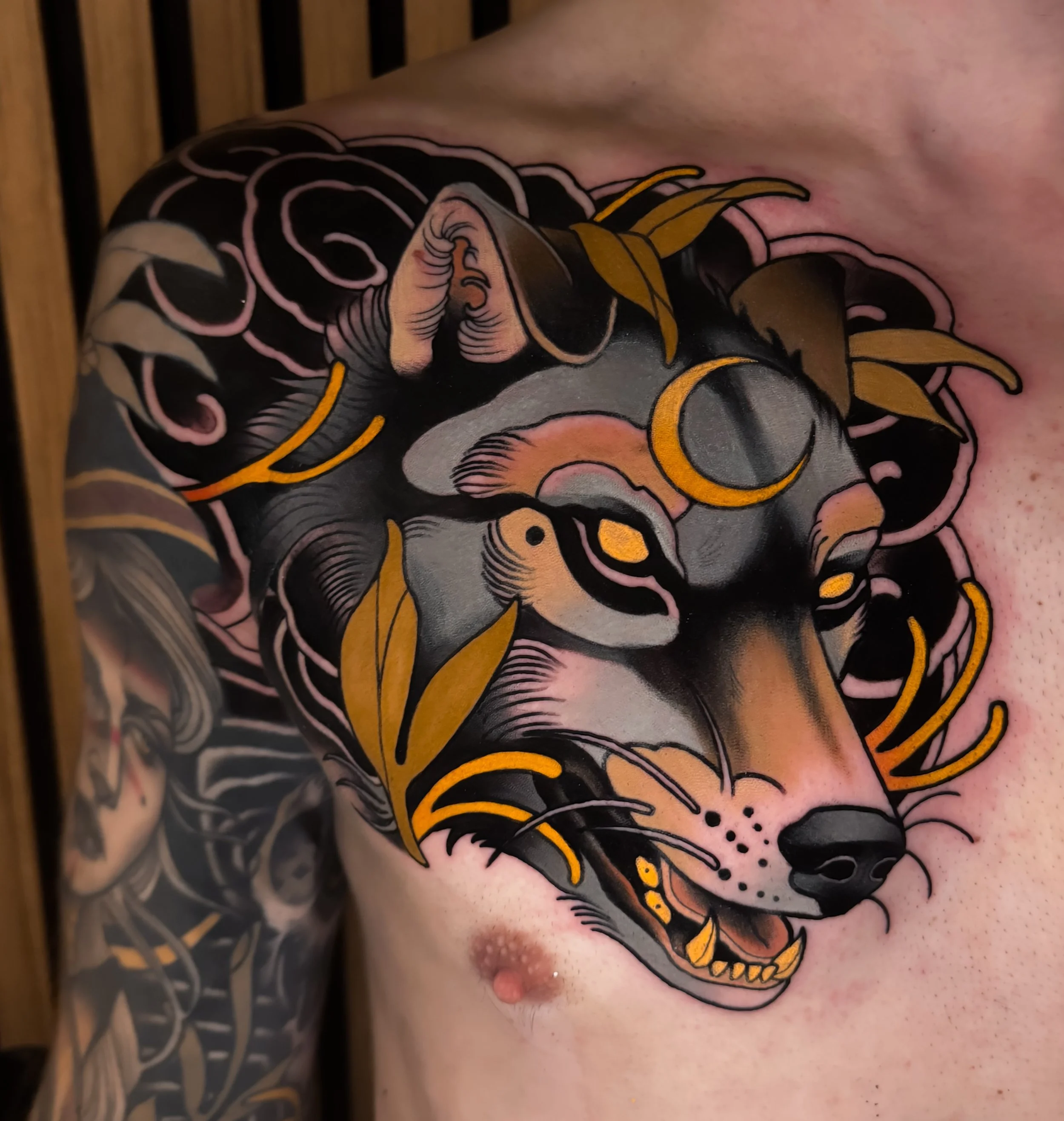 ❖ WOLF ❖

Attached this wolf to a healed sleeve from my friend @_alvarito_tattoo on @anthonyminne ! Thanks for the trust and good times man ! Sat like a champion 🙏🏽

Done at @cobragoldtattoo using @vladbladirons @killerinktattoo @emalla.official @s
